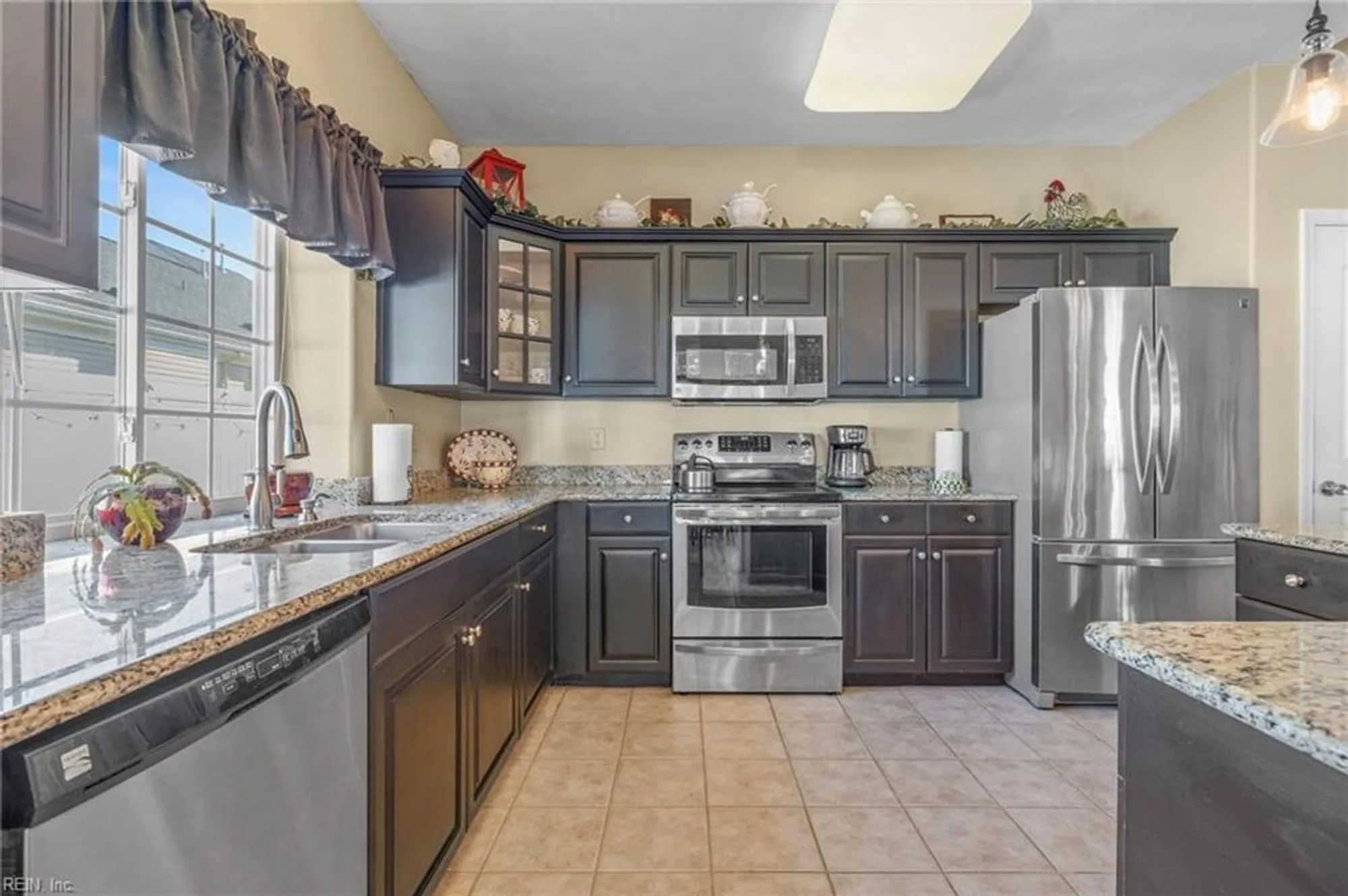 Property Slideshow image 15 of 36 | 800 monroe ct, Chesapeake, VA, 23320