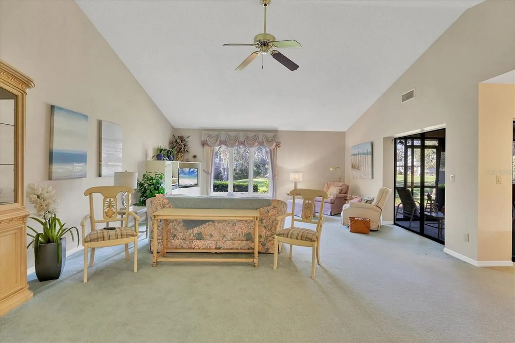 Property Slideshow image 7 of 59 | 3825 wilshire cir 1, Sarasota, FL, 34238