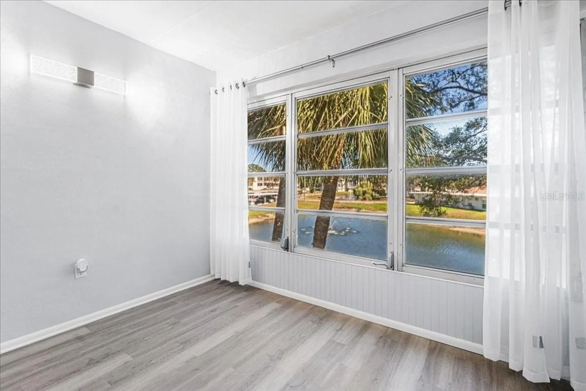 Property Slideshow image 12 of 37 | 821 patricia ave 202, Dunedin, FL, 34698