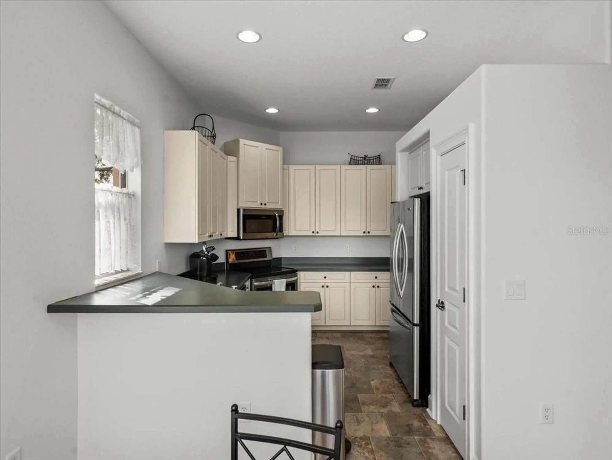 Property Slideshow image 18 of 62 | 9226 penelope dr, Weeki Wachee, FL, 34613