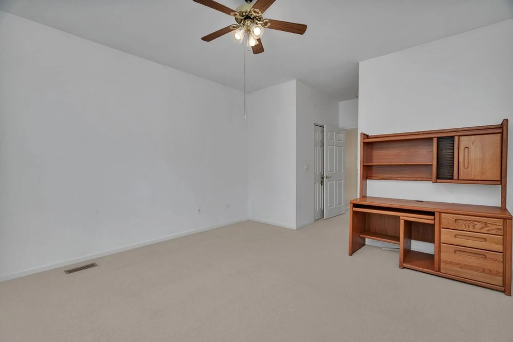 Property Slideshow image 17 of 32 | 21201 lily lake ln, Crest Hill, IL, 60403