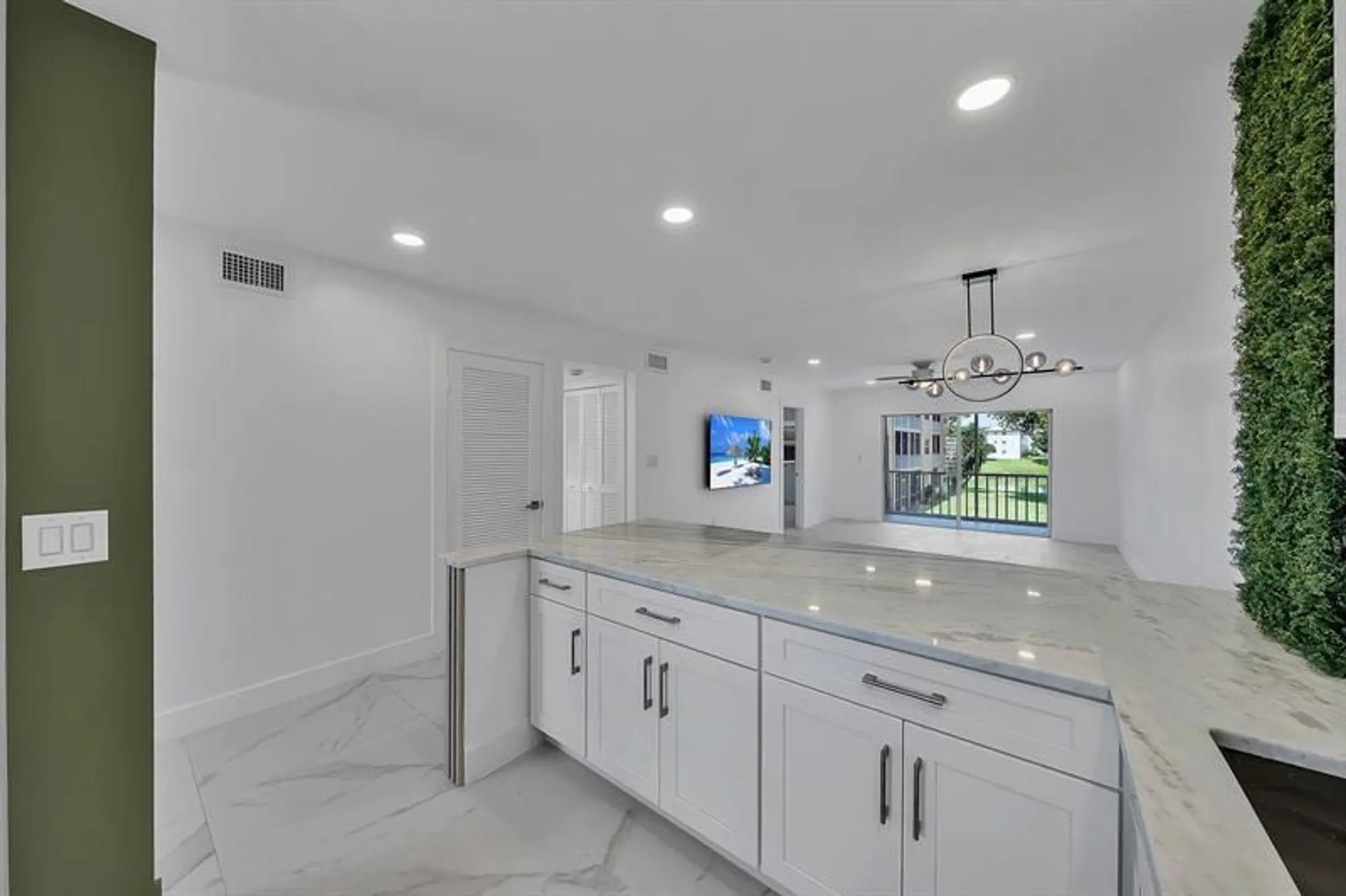 Property Slideshow image 2 of 31 | 9818 marina blvd apt 1225, Boca Raton, FL, 33428