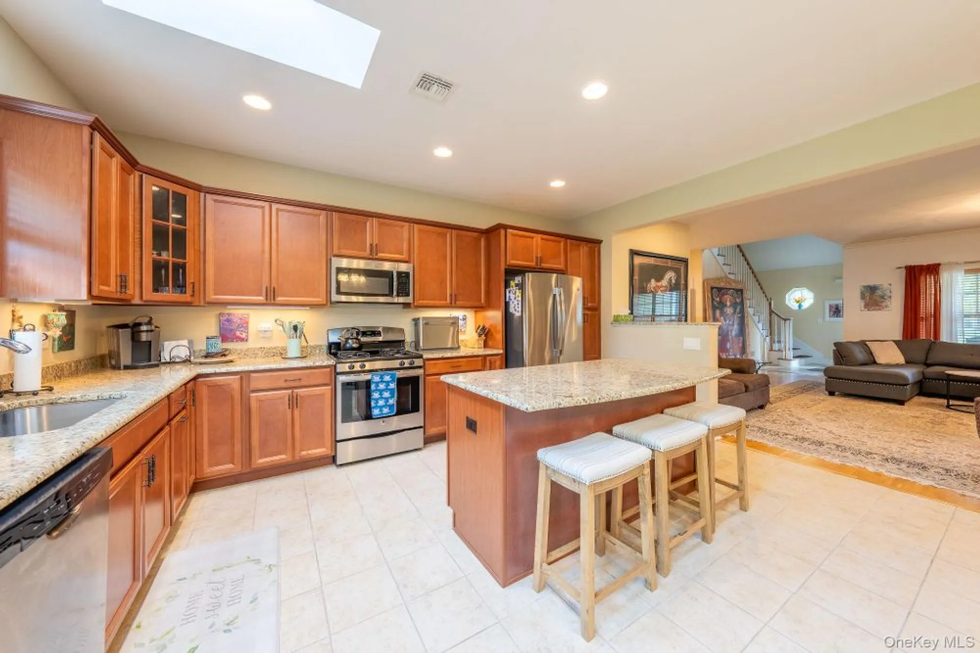 Property Slideshow image 4 of 22 | 18 kennsington ct, Riverhead, NY, 11901