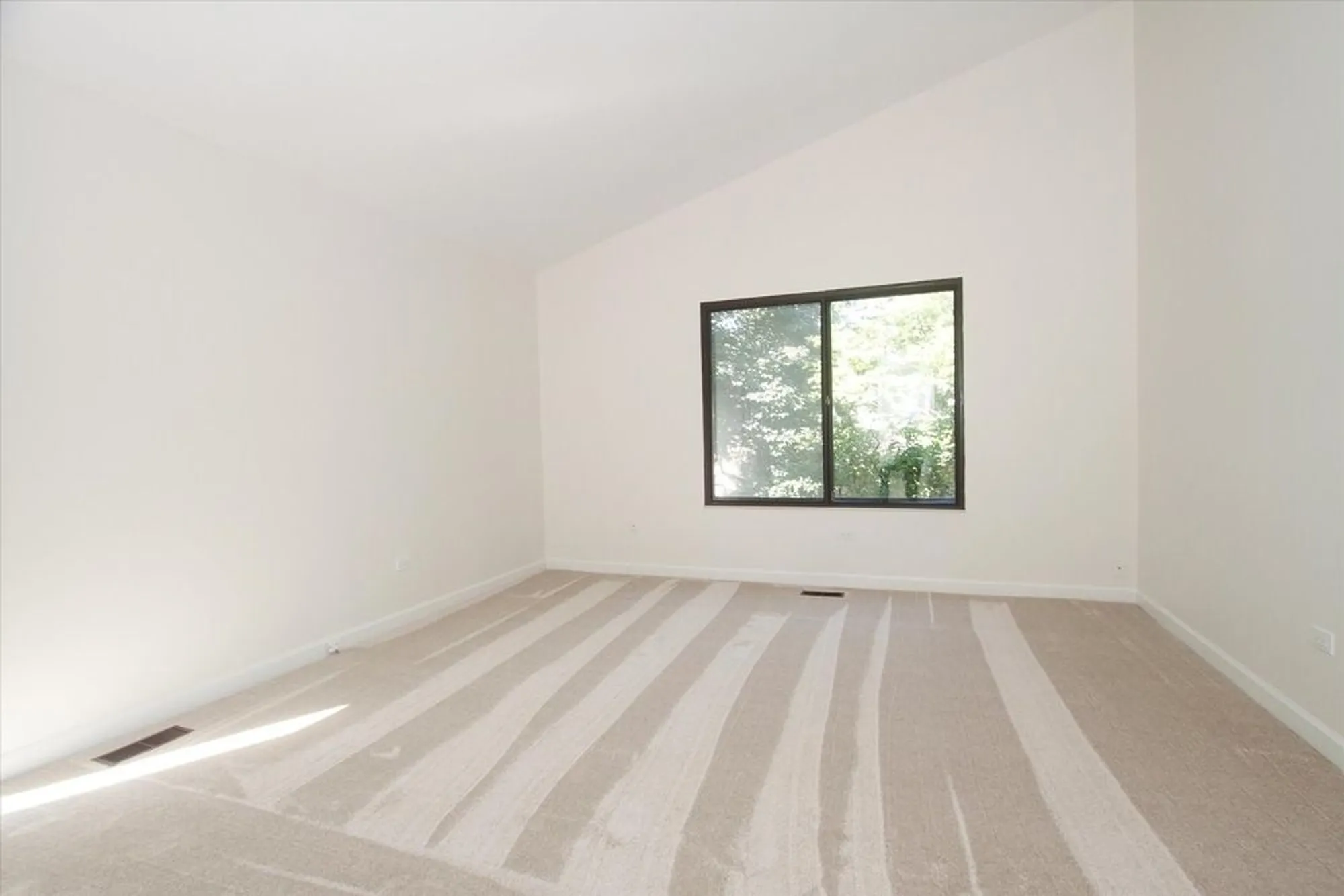 Property Slideshow image 14 of 32 | 78a foxwood ln # m169, Lake Barrington, IL, 60010