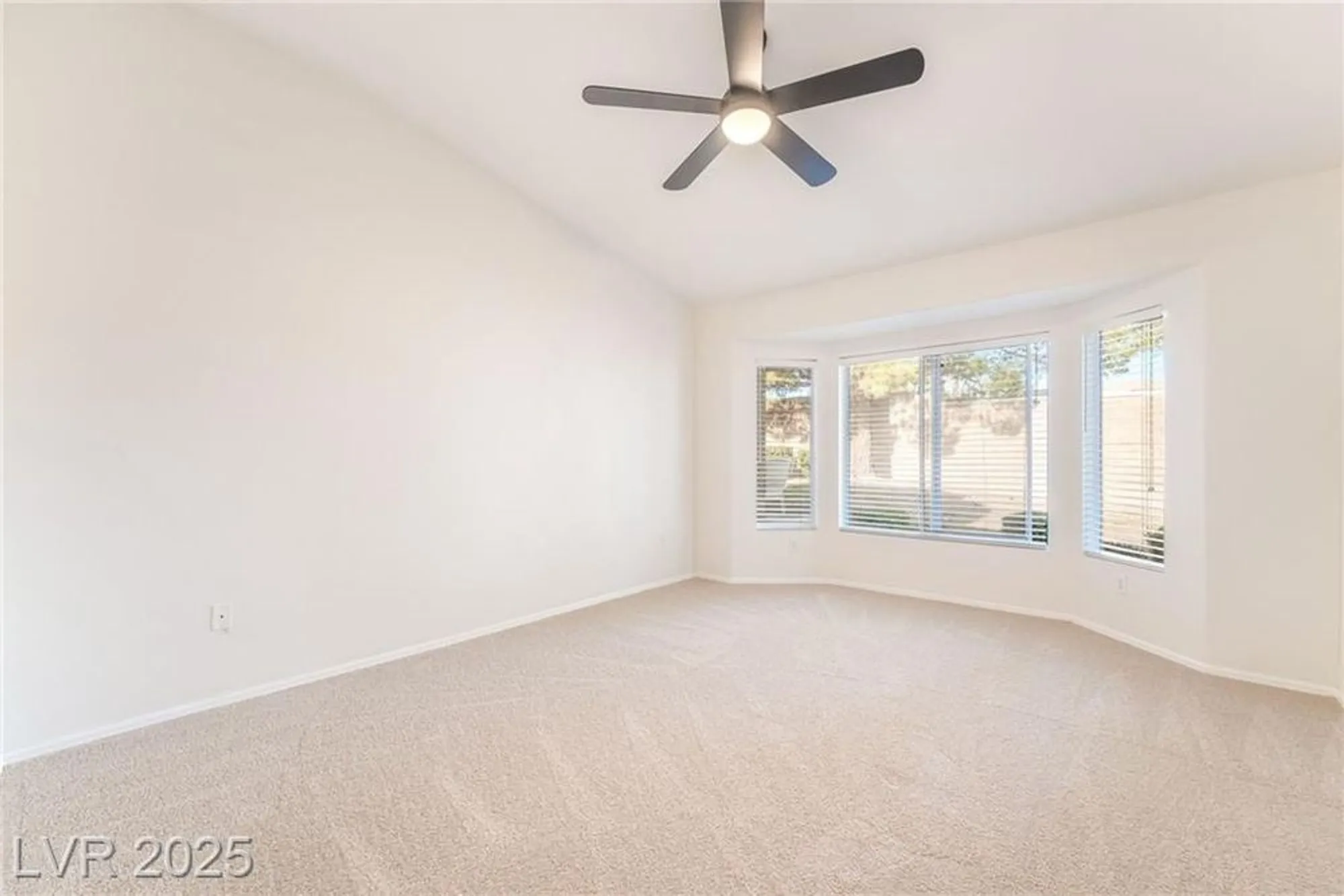 Property Slideshow image 16 of 33 | 445 golden state st, Henderson, NV, 89012