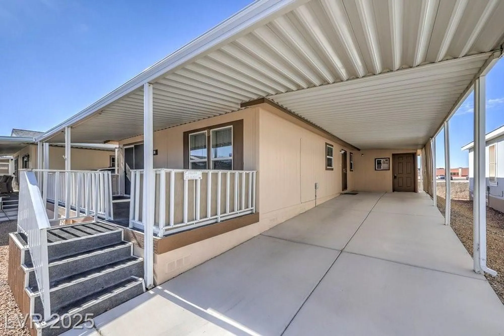 Property Slideshow image 3 of 44 | 581 montecito dr, Pahrump, NV, 89048