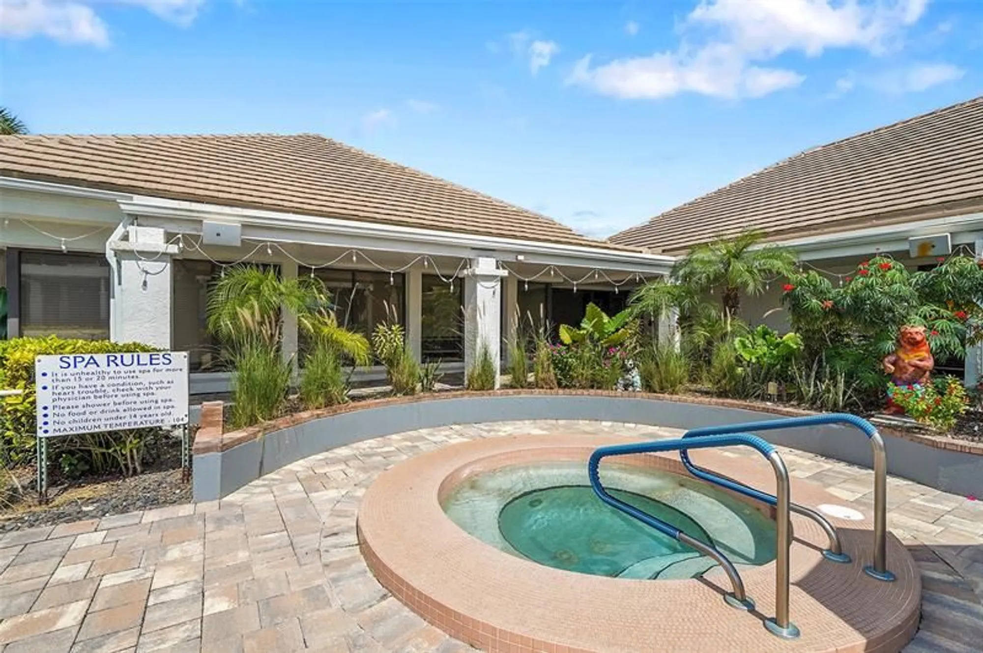 Property Slideshow image 43 of 52 | 7951 eastlake dr d, Boca Raton, FL, 33433