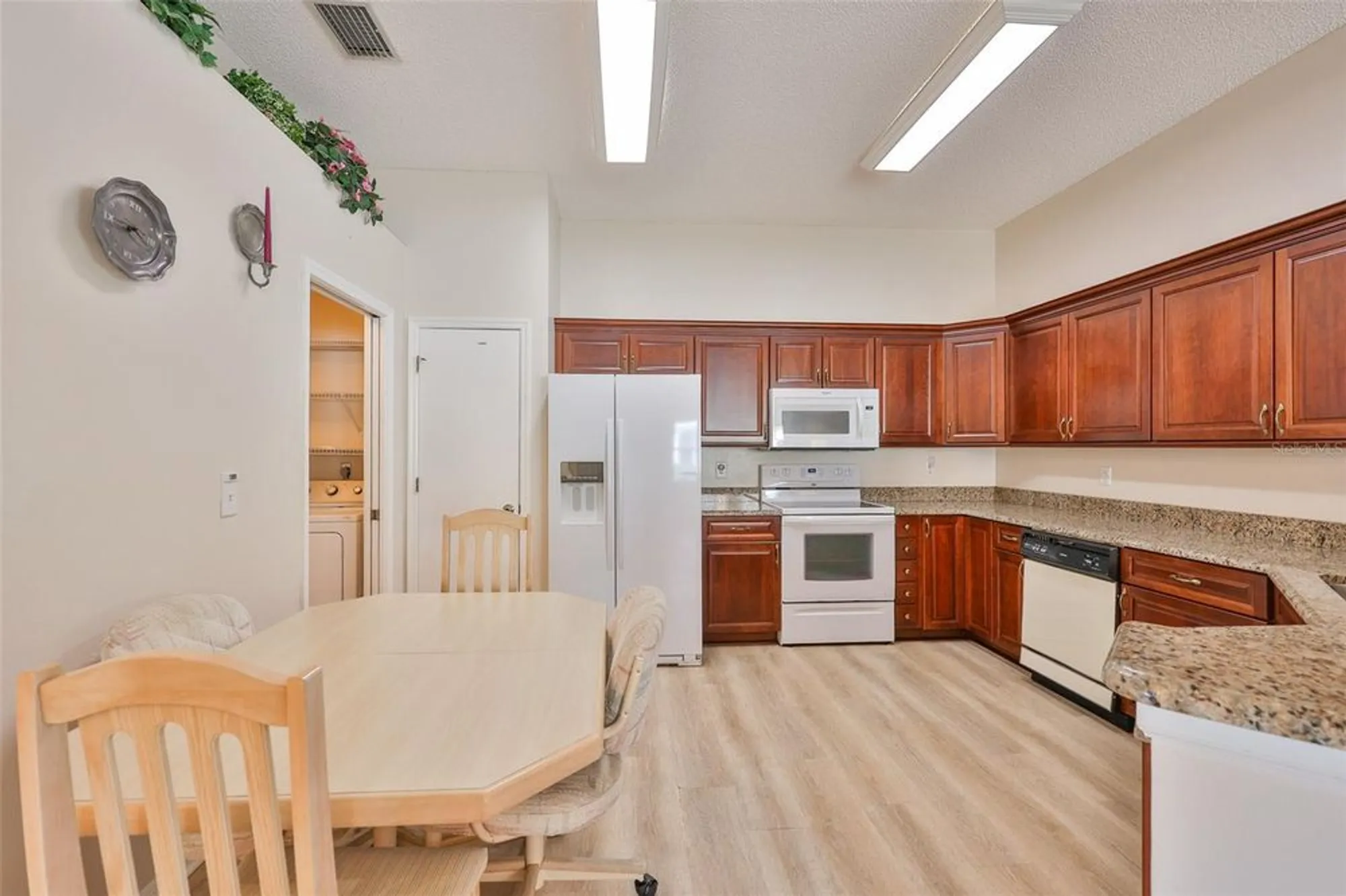 Property Slideshow image 7 of 40 | 2433 nantucket harbor loop, Sun City Center, FL, 33573