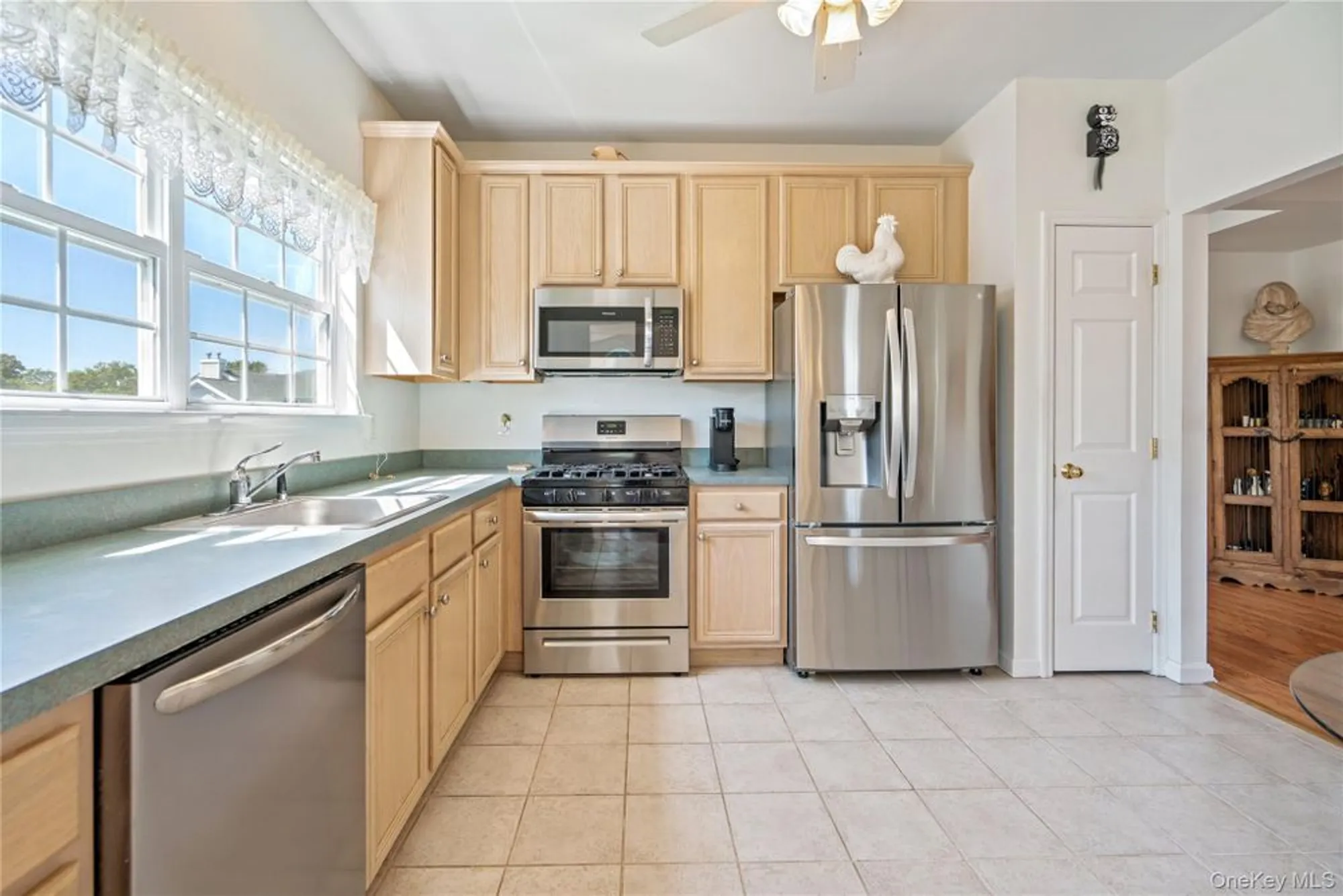 Property Slideshow image 7 of 32 | 514 highland ct # a3, Moriches, NY, 11955