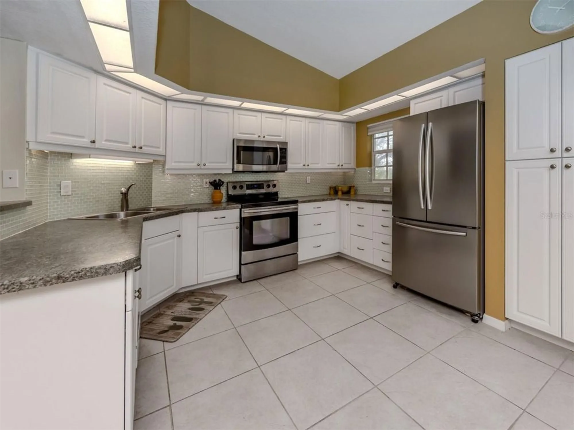 Property Slideshow image 16 of 76 | 805 montrose dr 203, Venice, FL, 34293