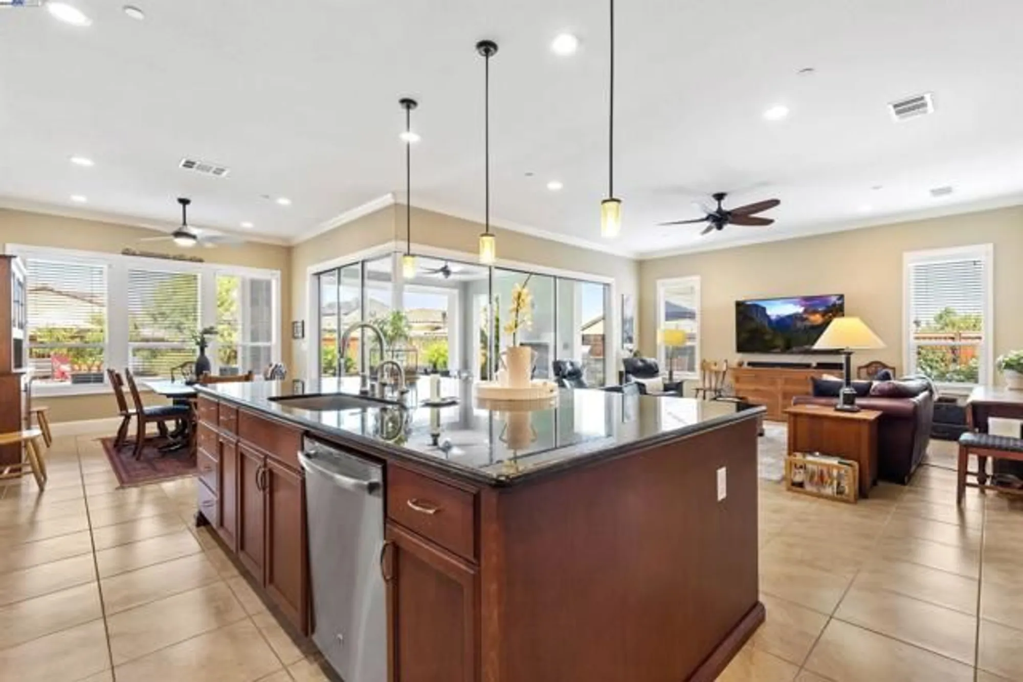 Property Slideshow image 11 of 58 | 2062 reserva ct, Brentwood, CA, 94513