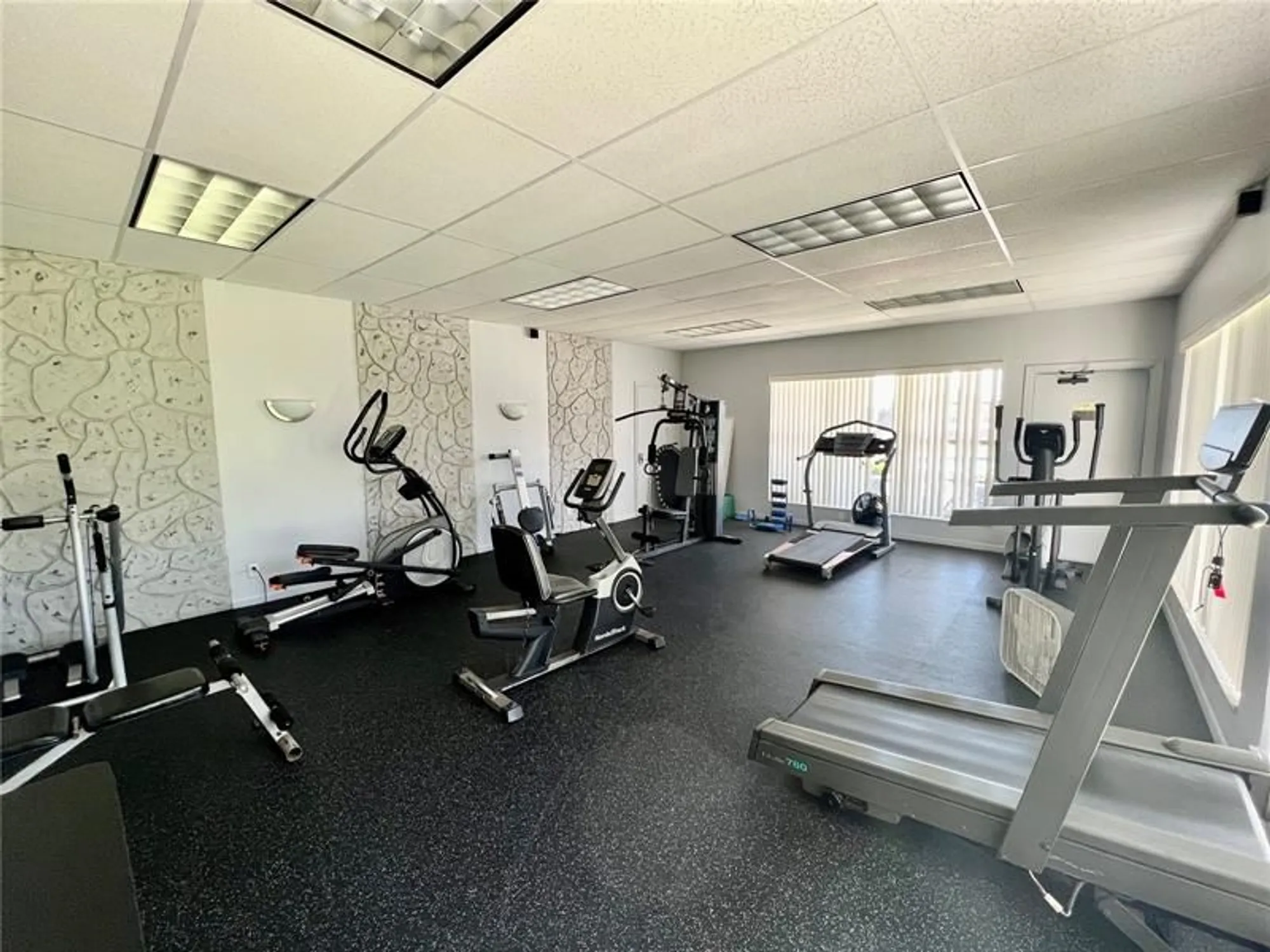 Property Slideshow image 23 of 49 | 2300 park ln 311, Hollywood, FL, 33021