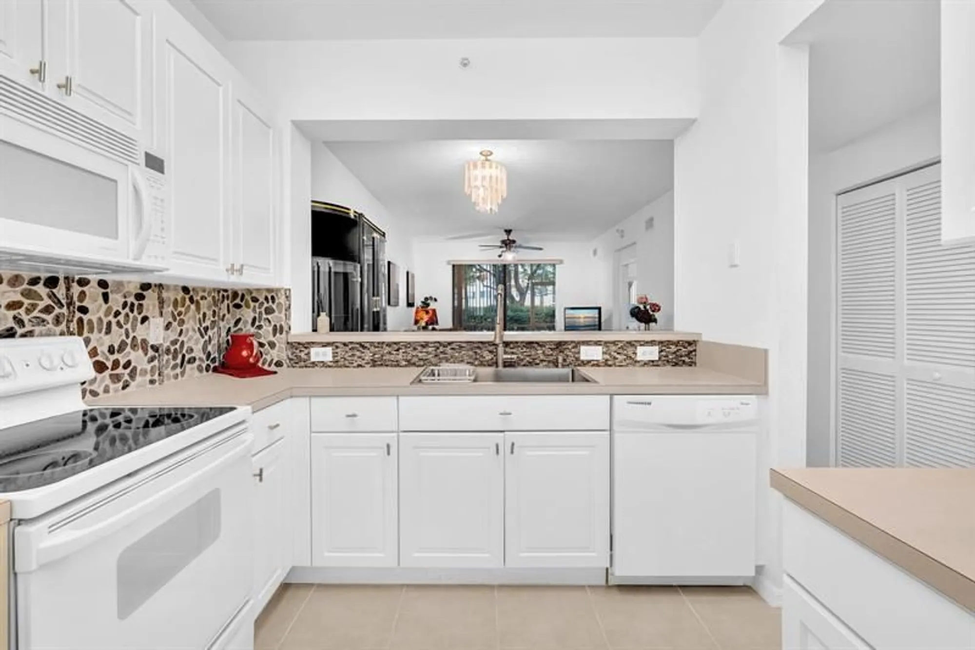 Property Slideshow image 9 of 78 | 7775 yardley dr apt 110, Tamarac, FL, 33321