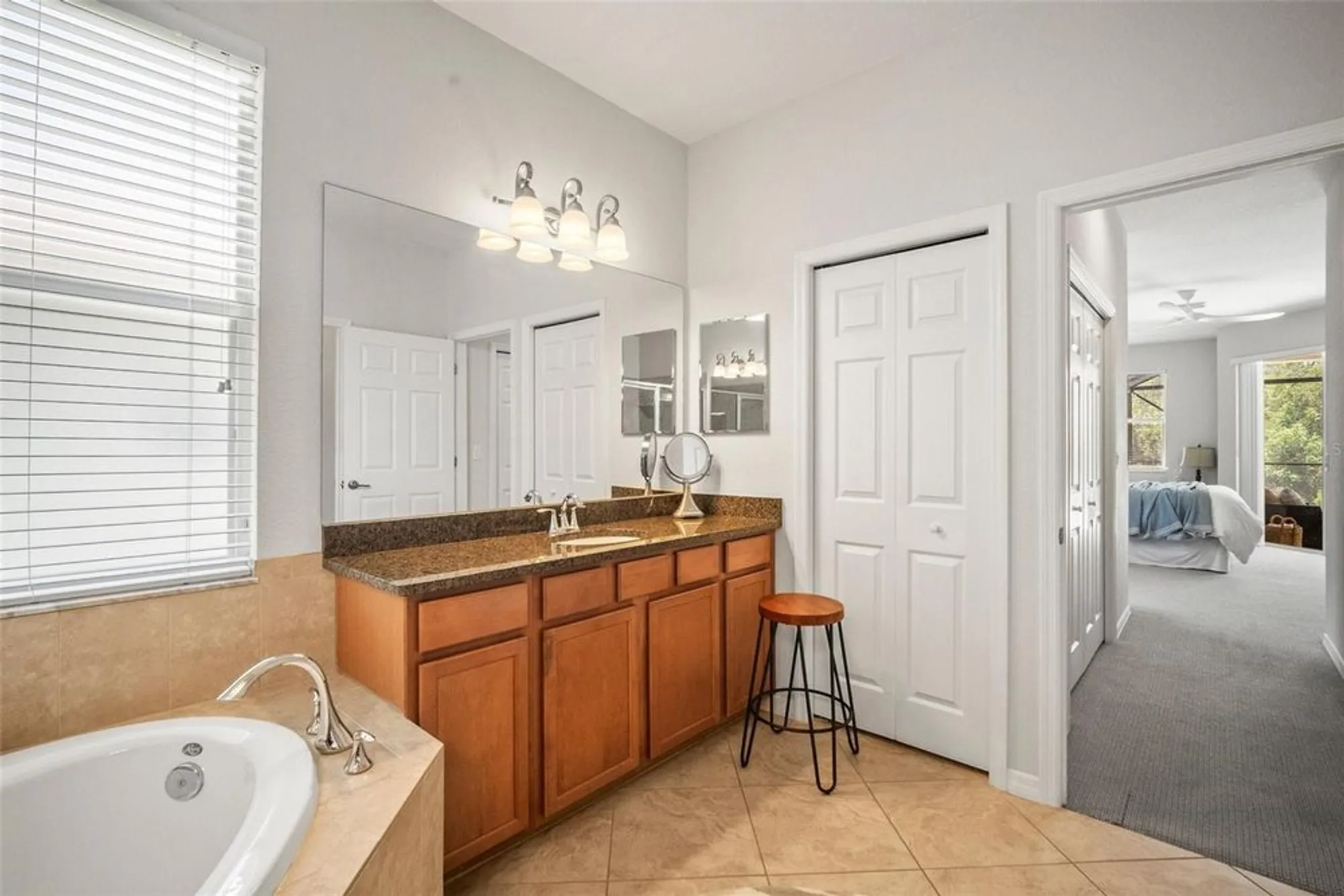 Property Slideshow image 19 of 52 | 358 river enclave ct, Bradenton, FL, 34212