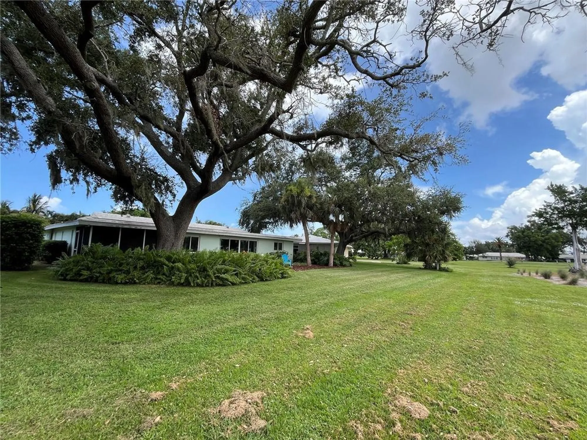 Property Slideshow image 35 of 52 | 3337 spring mill cir, Sarasota, FL, 34239