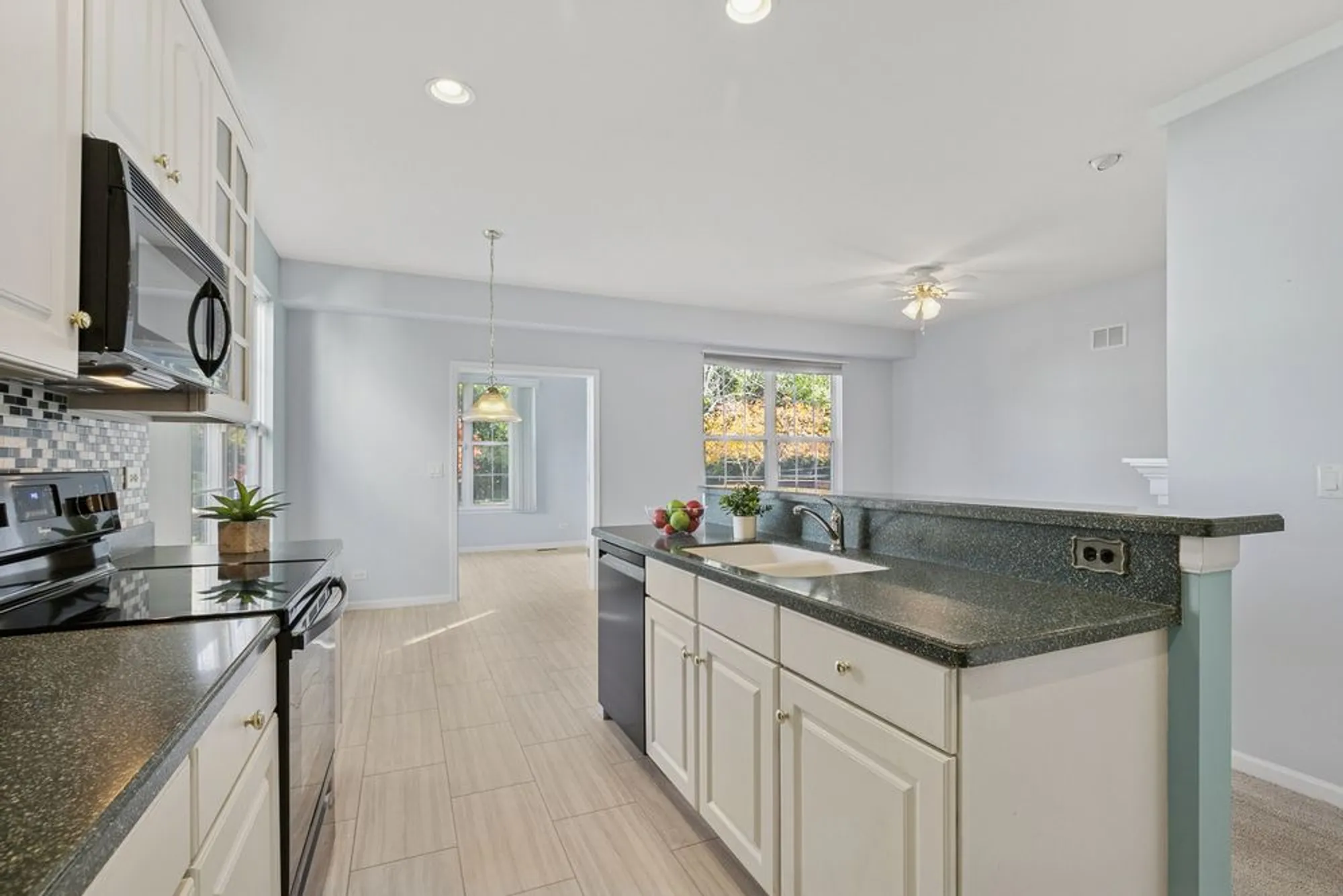 Property Slideshow image 5 of 39 | 2325 carillon dr, Grayslake, IL, 60030