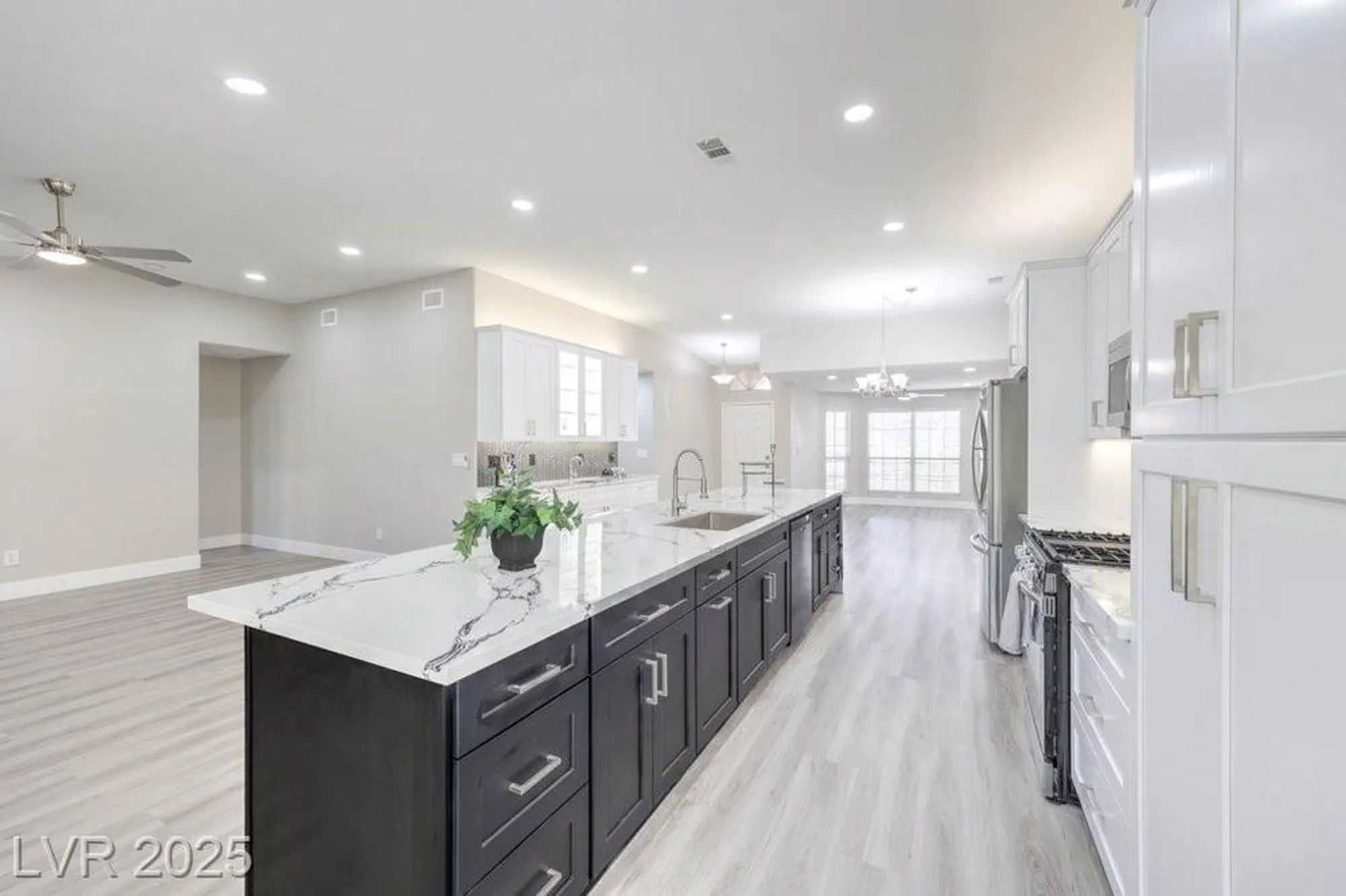 Property Slideshow image 16 of 63 | 5433 honey mesquite ln, Las Vegas, NV, 89130