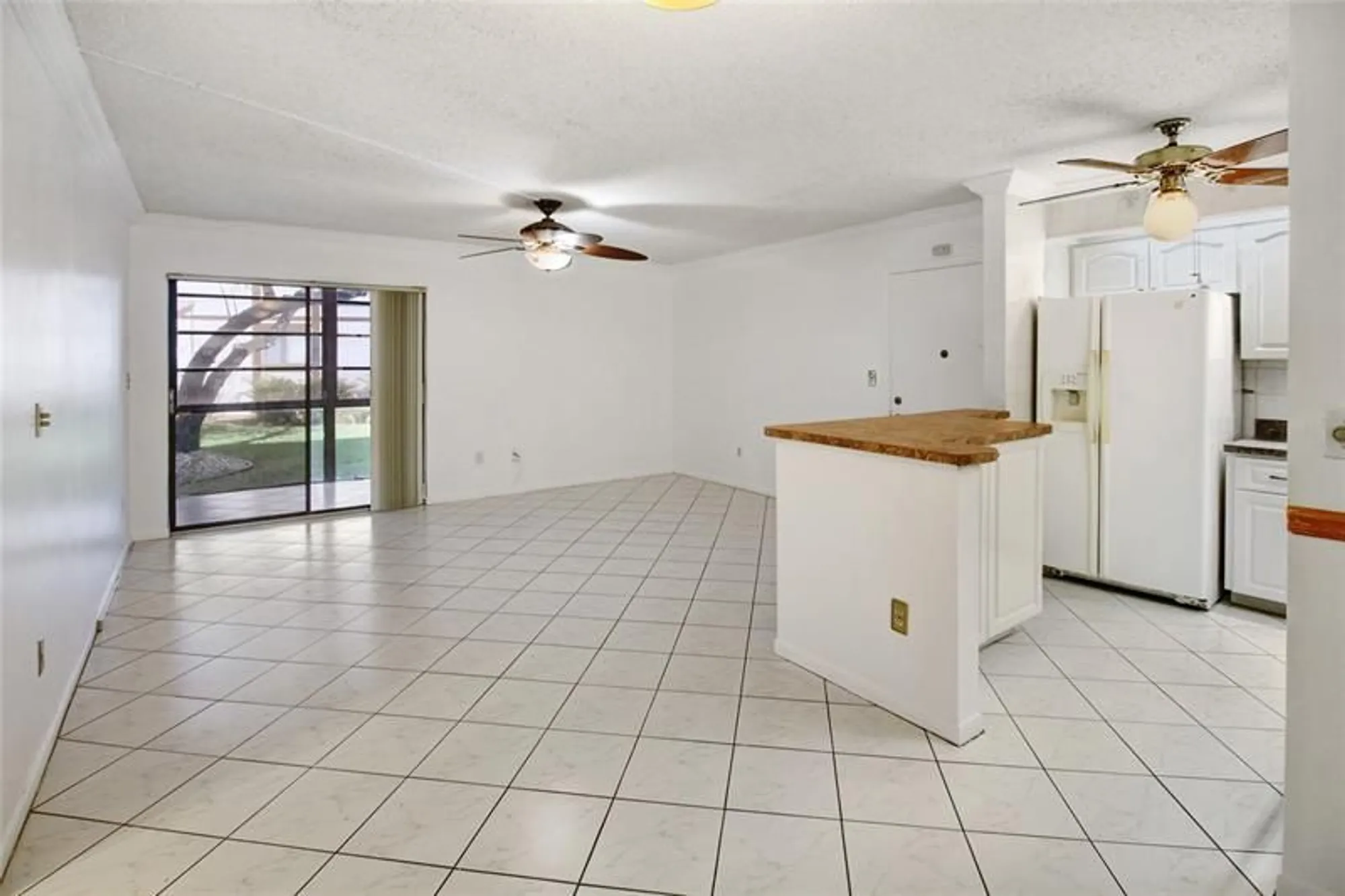 Property Slideshow image 7 of 19 | 9926 s belfort cir # 106, Tamarac, FL, 33321