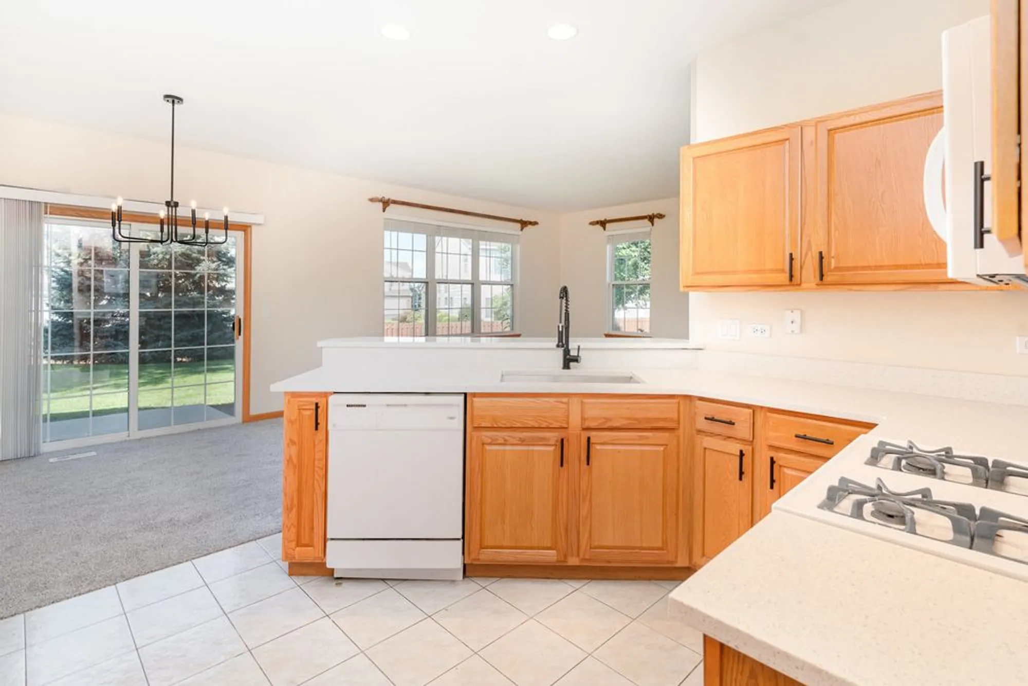 Property Slideshow image 5 of 25 | 16416 crescent lake ct, Crest Hill, IL, 60403
