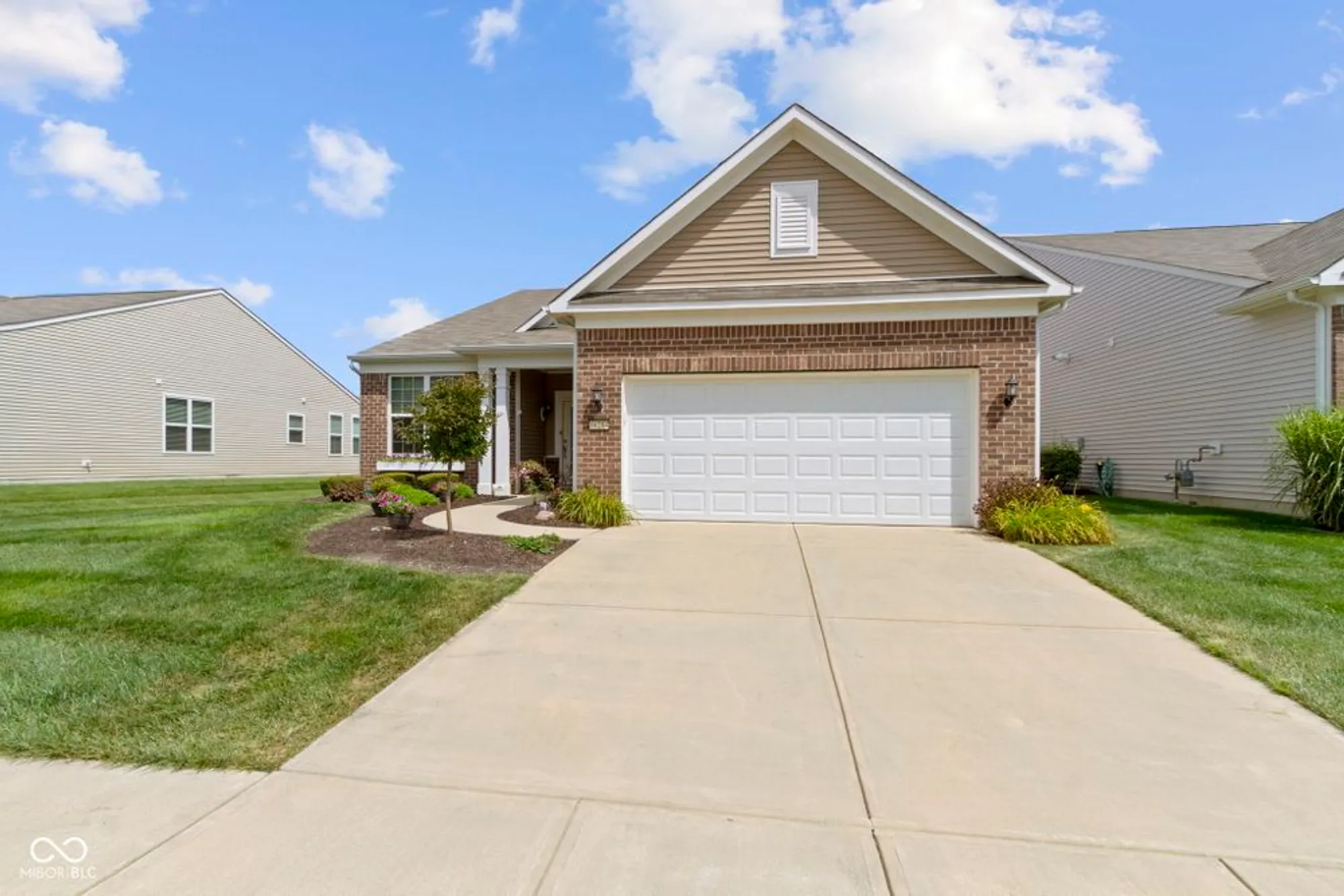 Property Slideshow image 4 of 44 | 16284 loire valley dr, Fishers, IN, 46037