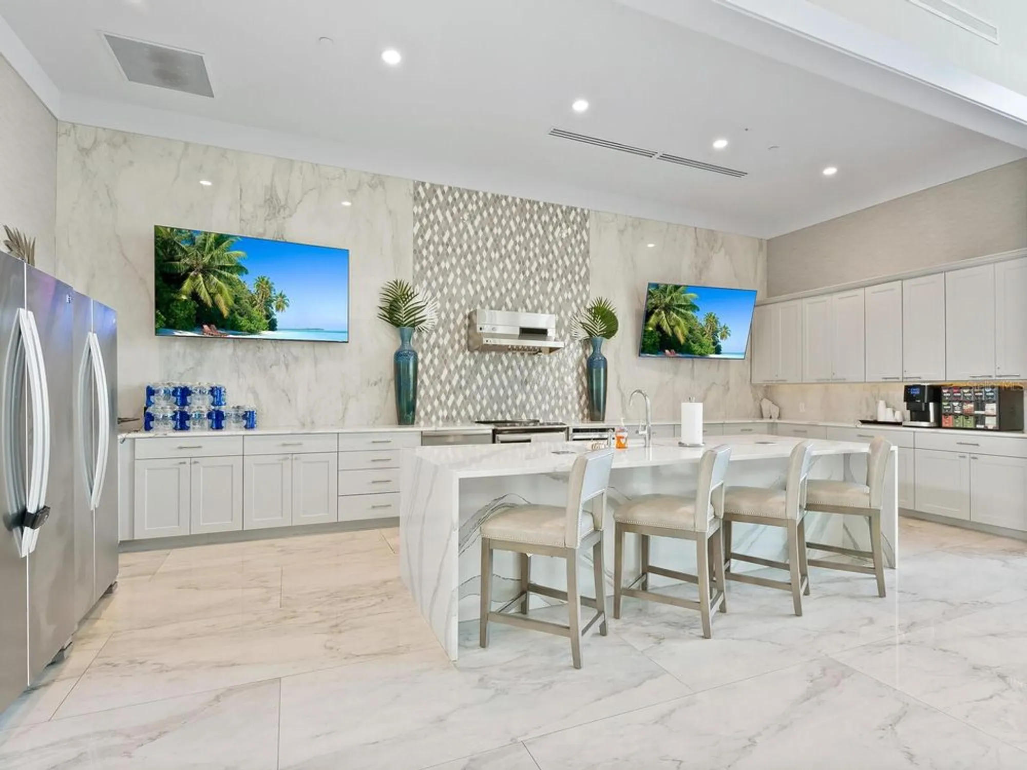 Property Slideshow image 36 of 51 | 4925 surfside cir, Bradenton, FL, 34211
