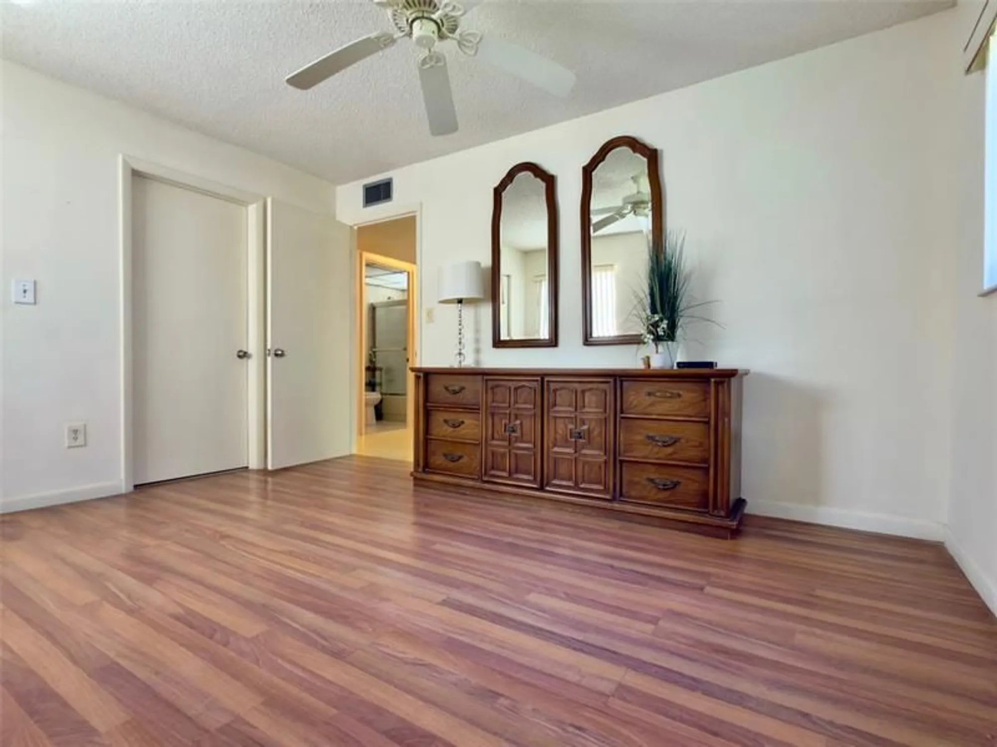 Property Slideshow image 23 of 51 | 9988 n belfort cir 111, Tamarac, FL, 33321