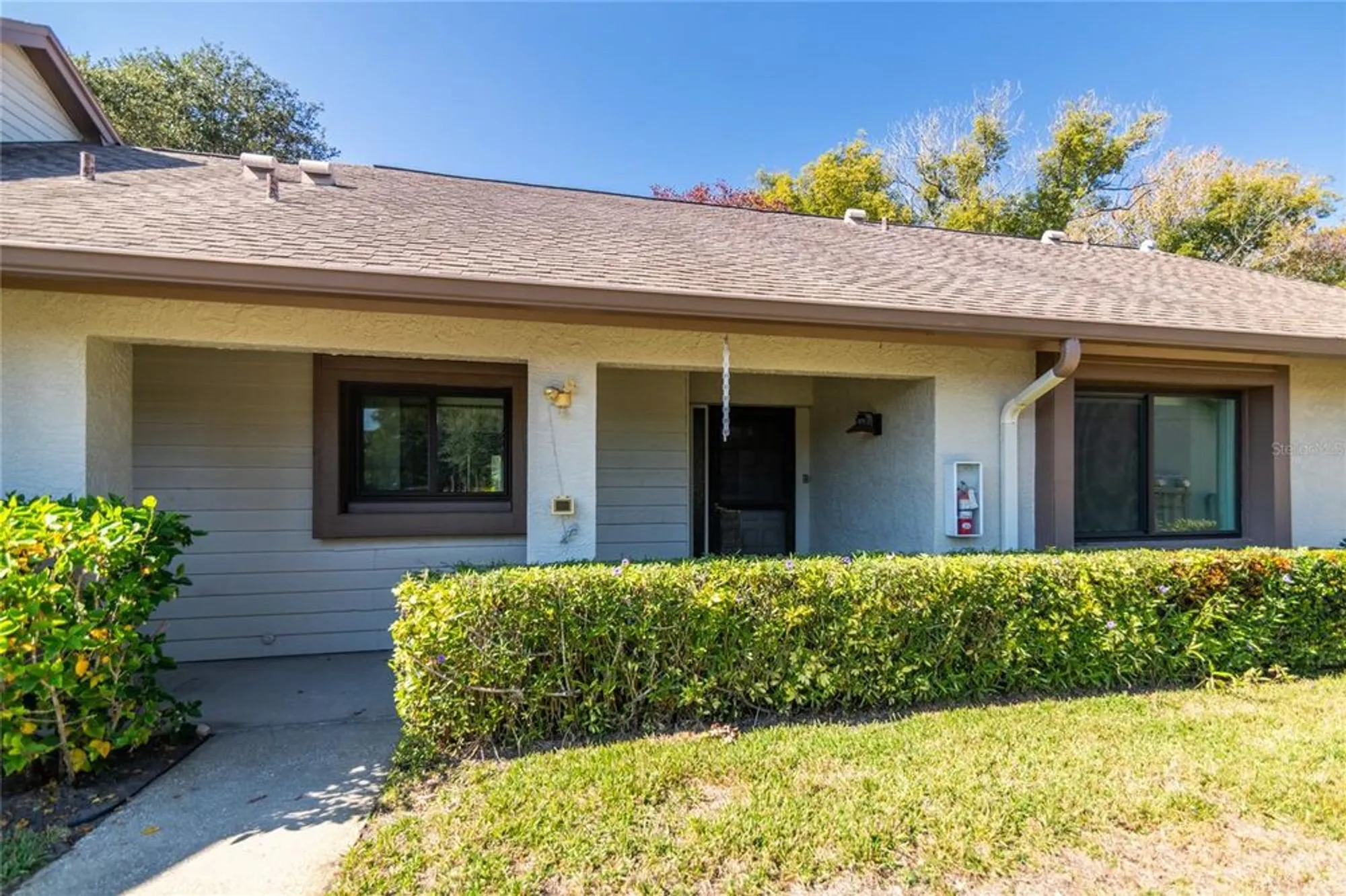 Property Slideshow image 27 of 32 | 2502 laurelwood dr # 3b, Clearwater, FL, 33763