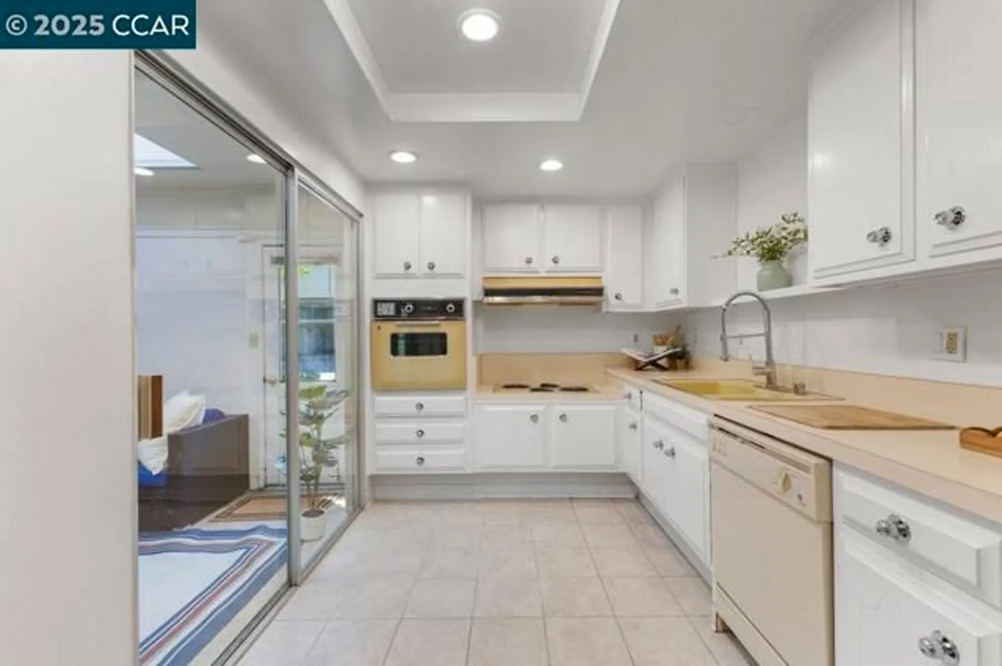 Property Slideshow image 12 of 28 | 1833 skycrest dr 2, Walnut Creek, CA, 94595