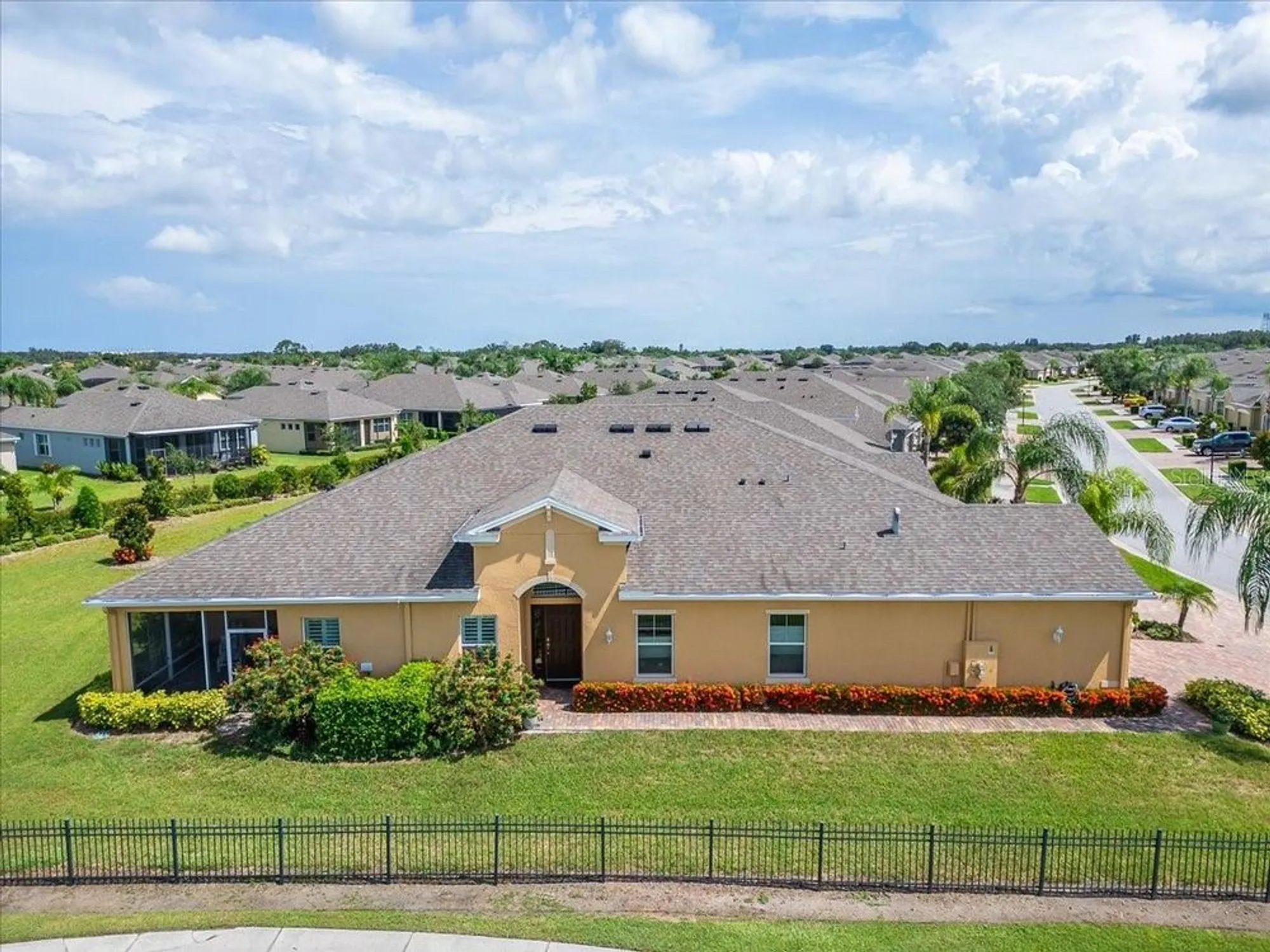 Property Slideshow image 45 of 66 | 821 chipper dr, Sun City Center, FL, 33573