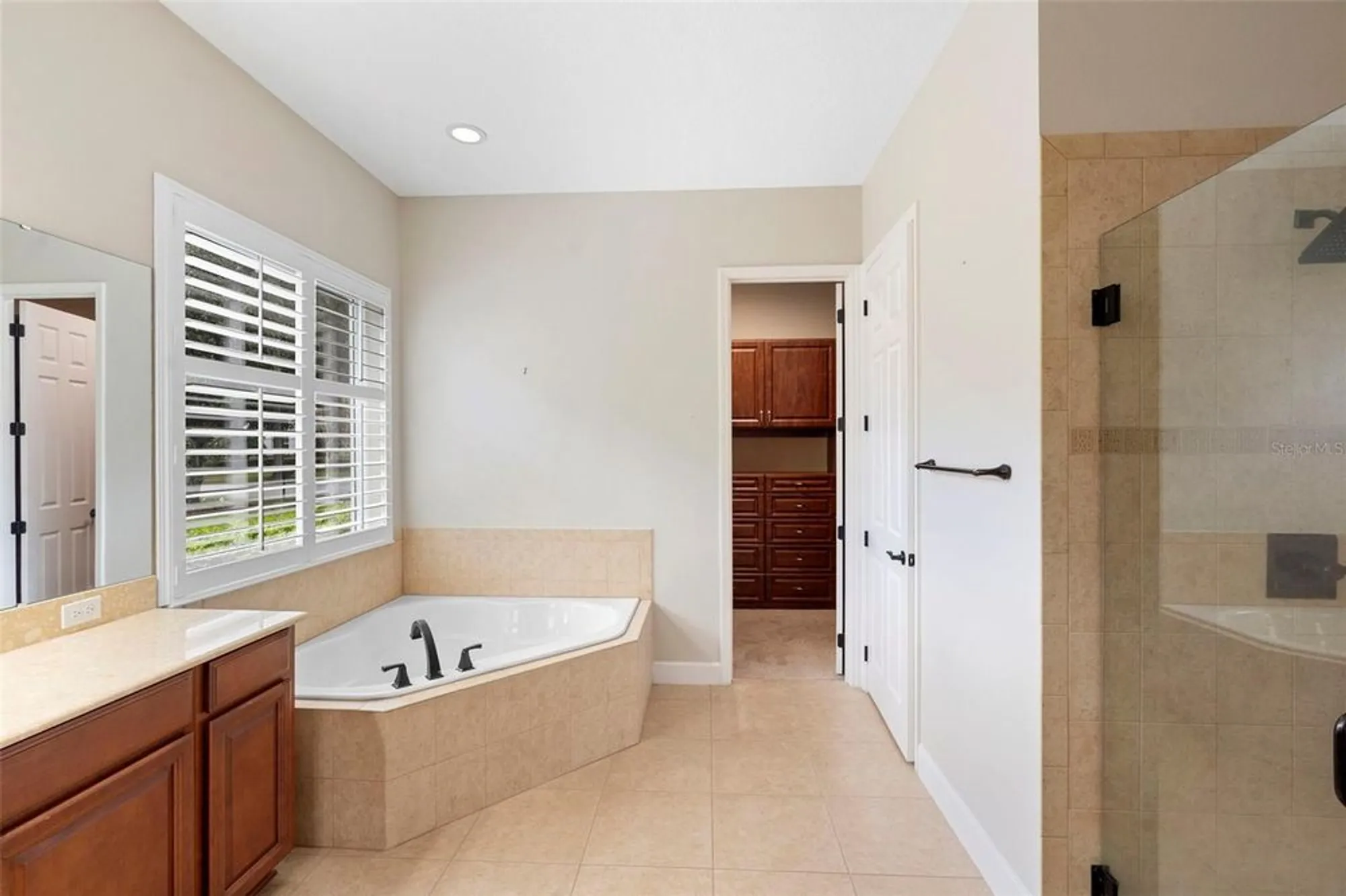 Property Slideshow image 34 of 47 | 1128 heron point way, Deland, FL, 32724