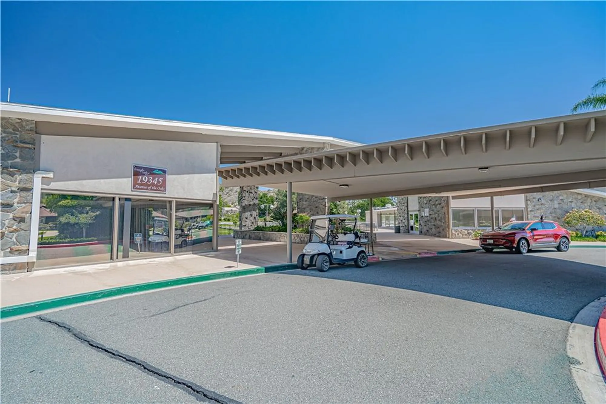 Property Slideshow image 33 of 51 | 19433 oak crossing rd, Newhall, CA, 91321