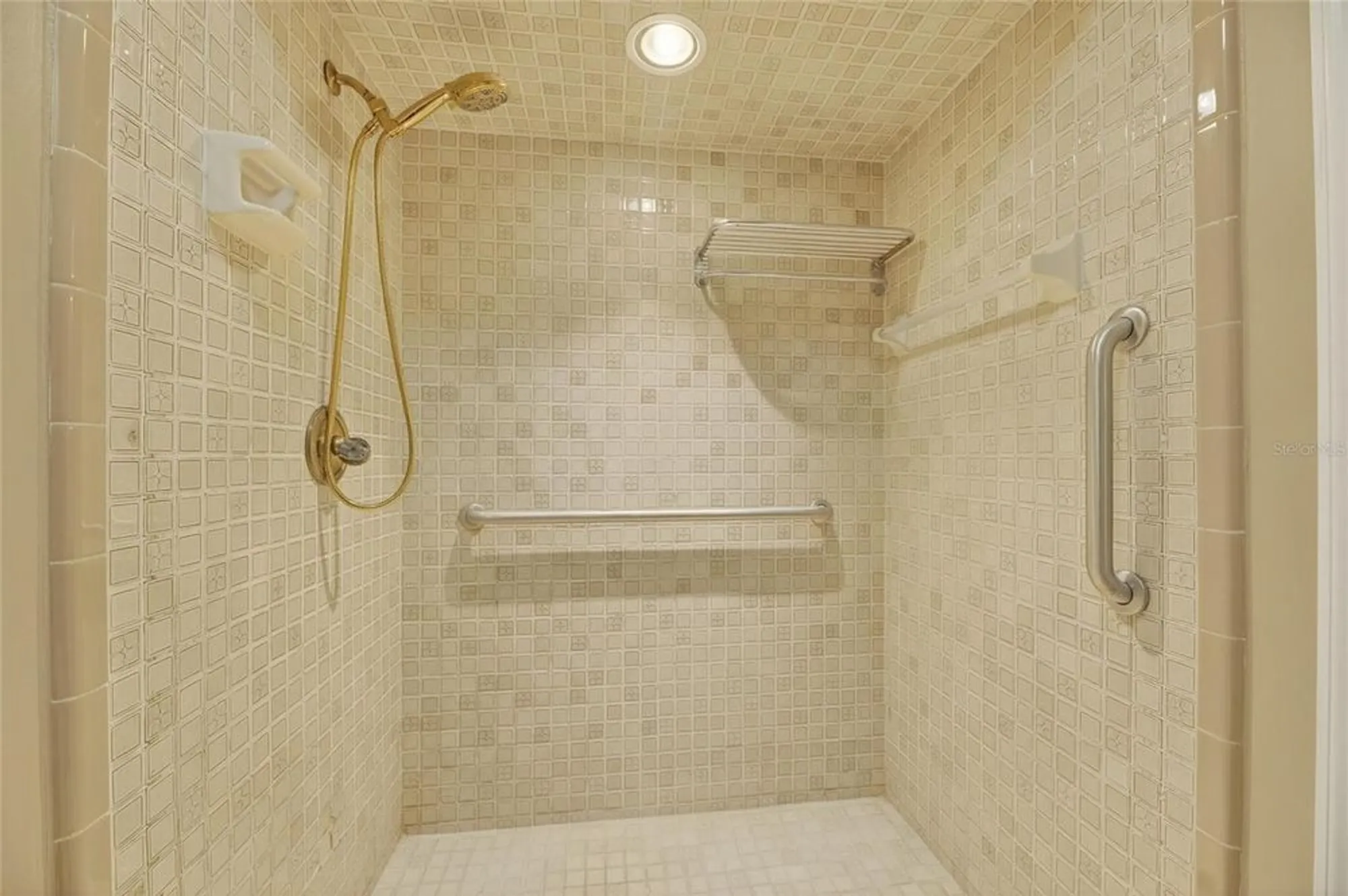 Property Slideshow image 42 of 79 | 2007 east view dr, Sun City Center, FL, 33573