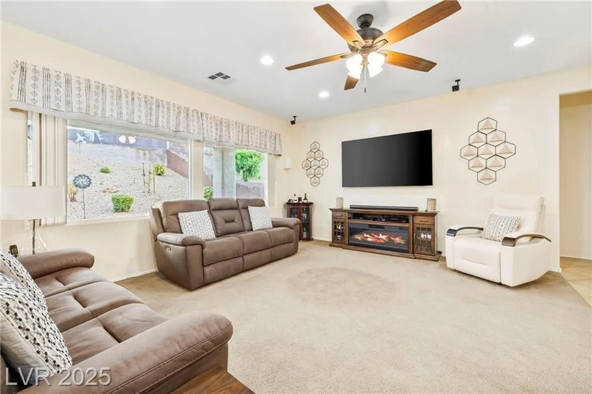 Property Slideshow image 7 of 44 | 2544 solera sky dr, Henderson, NV, 89044