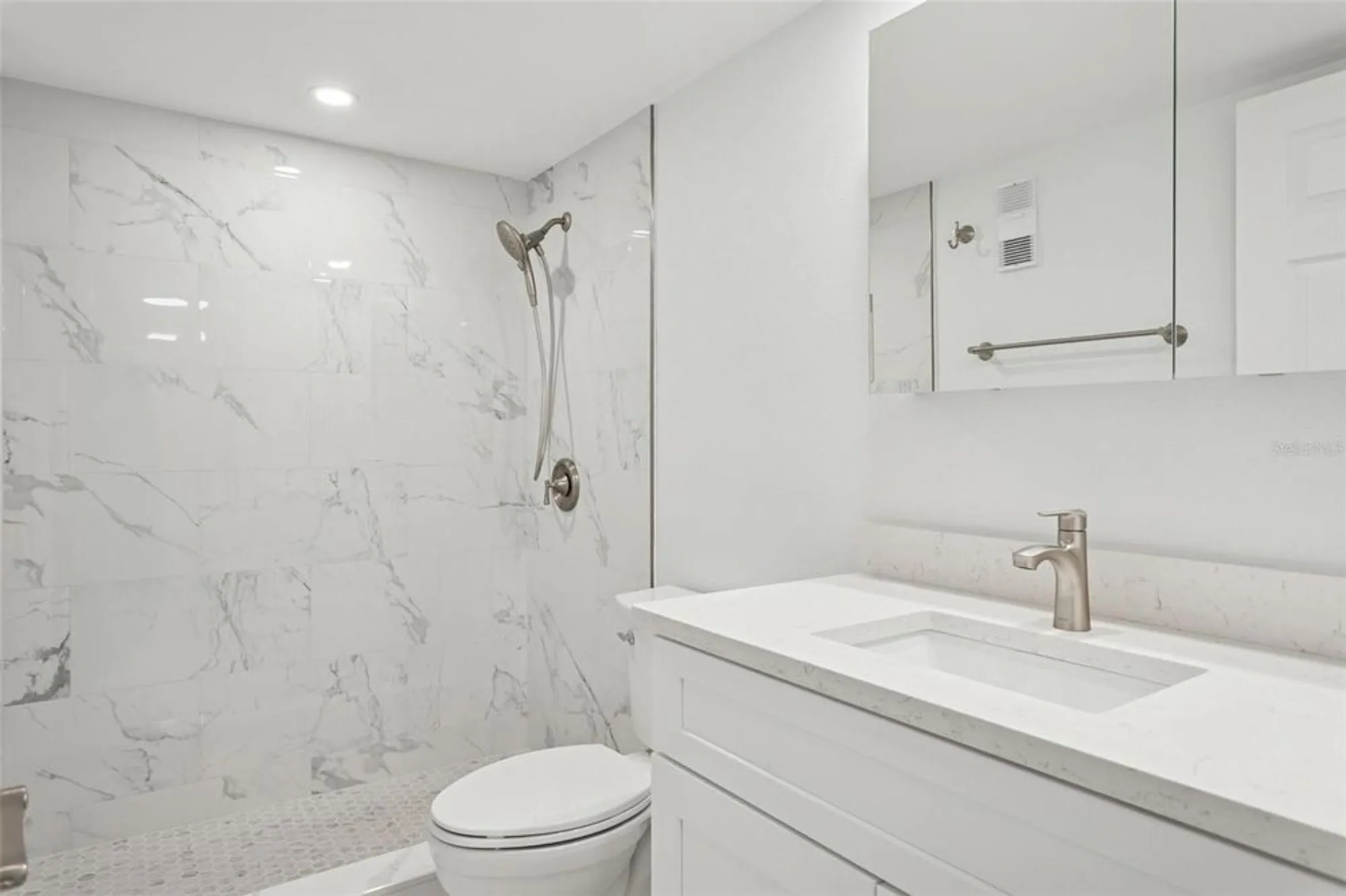 Property Slideshow image 15 of 25 | 7405 bay island dr 123, South Pasadena, FL, 33707