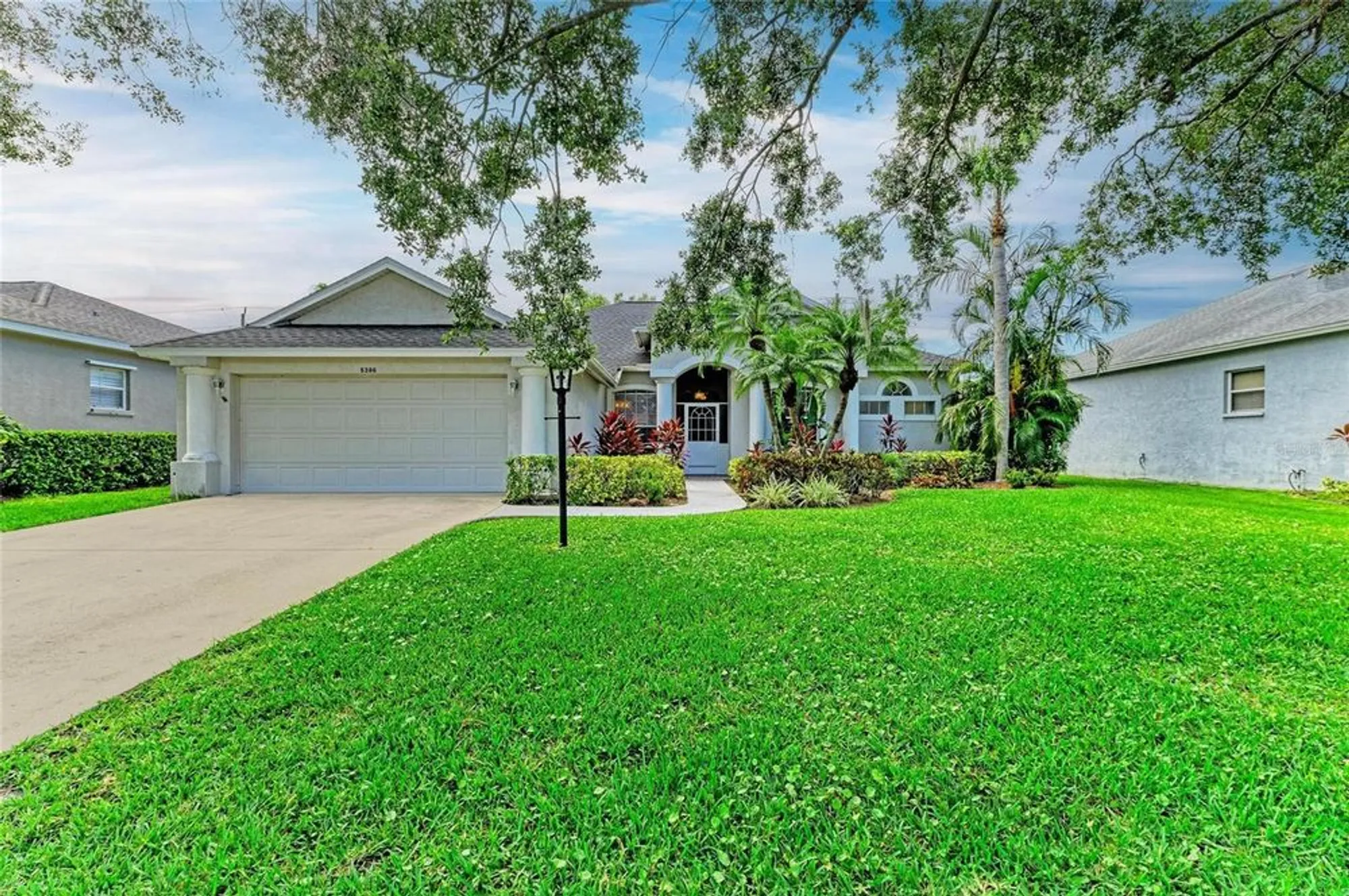 Property Slideshow image 4 of 51 | 5386 creekside trl, Sarasota, FL, 34243