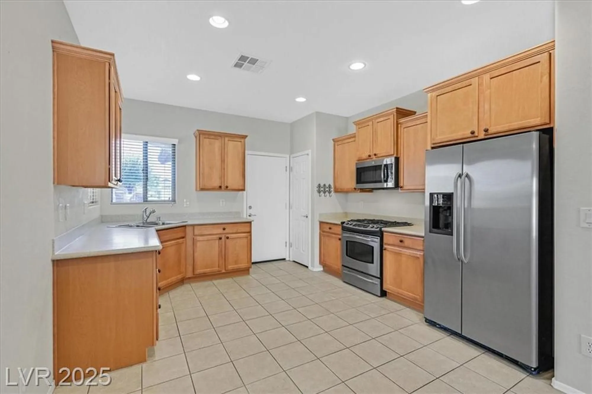 Property Slideshow image 6 of 39 | 6064 isola peak ave, Las Vegas, NV, 89122