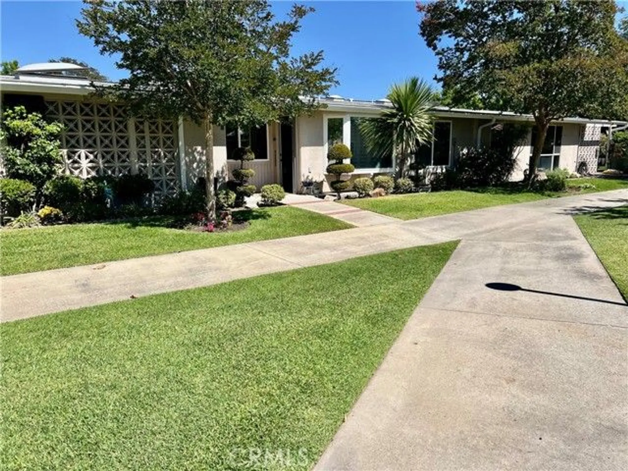 Property Slideshow image 2 of 26 | 13100 shawnee ln # m11 # 208h, Seal Beach, CA, 90740