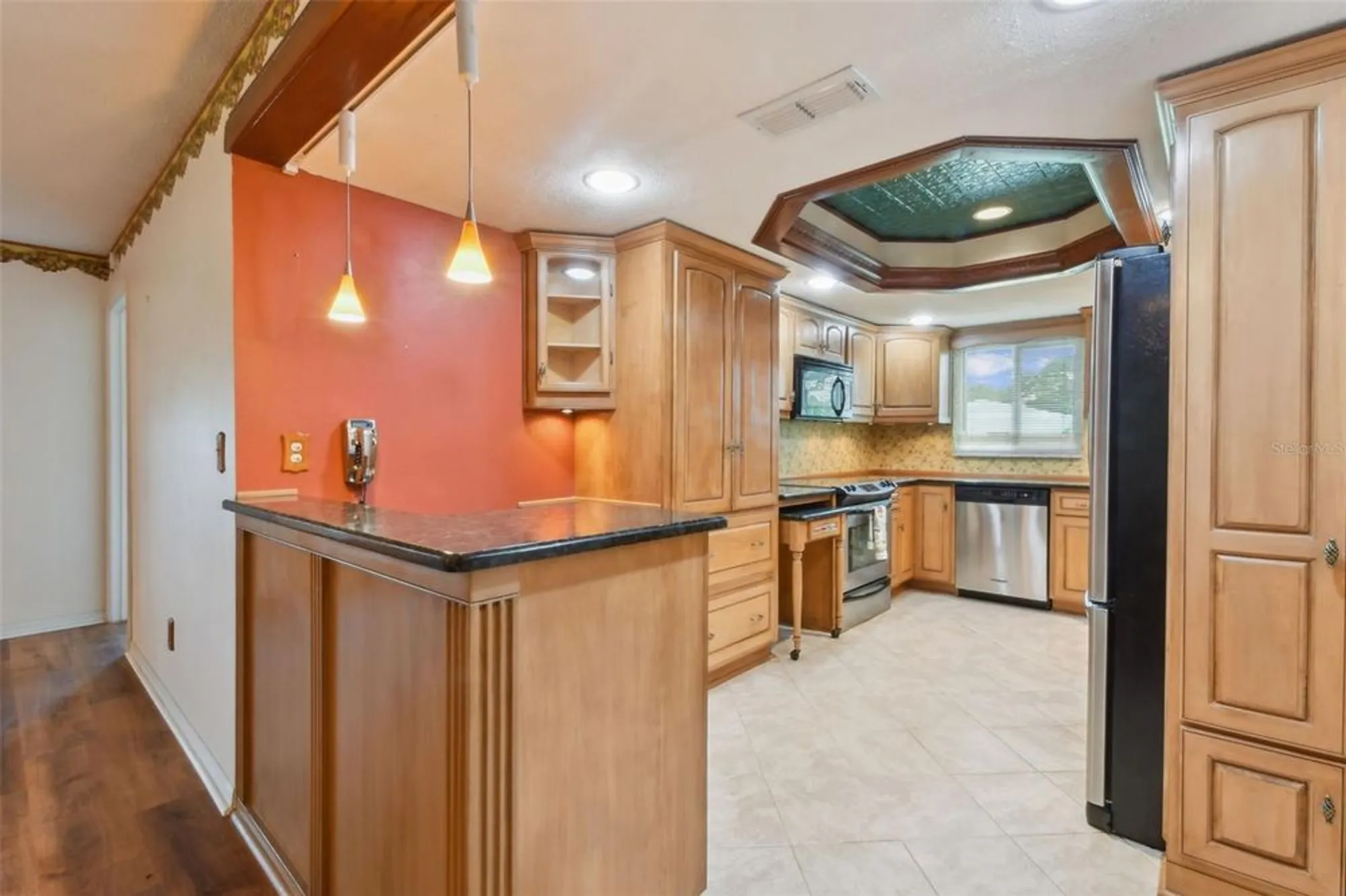 Property Slideshow image 7 of 28 | 912 e del webb blvd, Sun City Center, FL, 33573