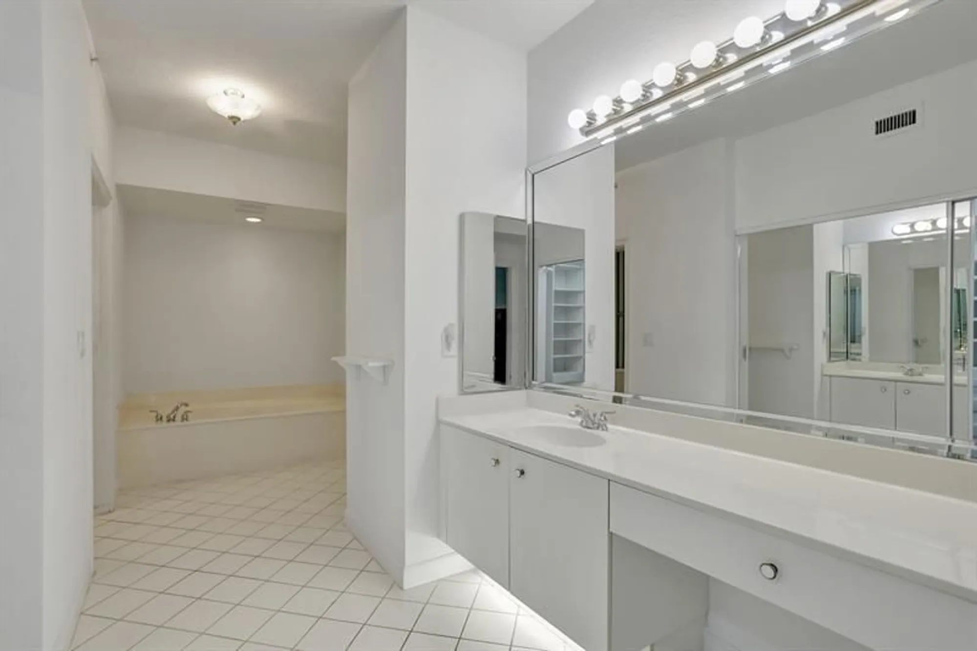 Property Slideshow image 5 of 36 | 7727 southampton ter 205, Tamarac, FL, 33321