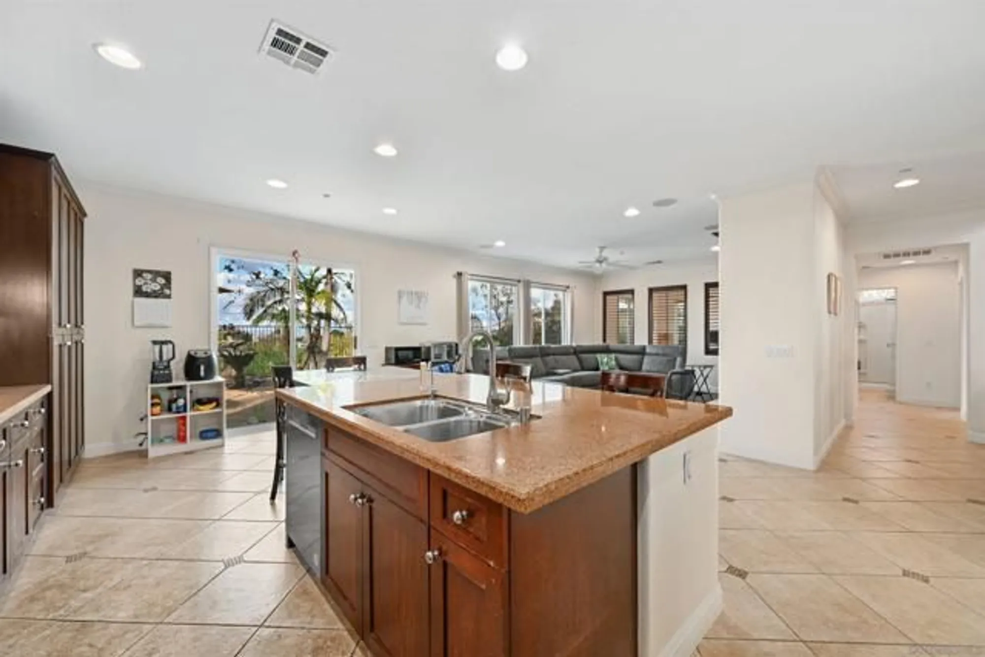 Property Slideshow image 5 of 34 | 10562 aspen gln, Escondido, CA, 92026