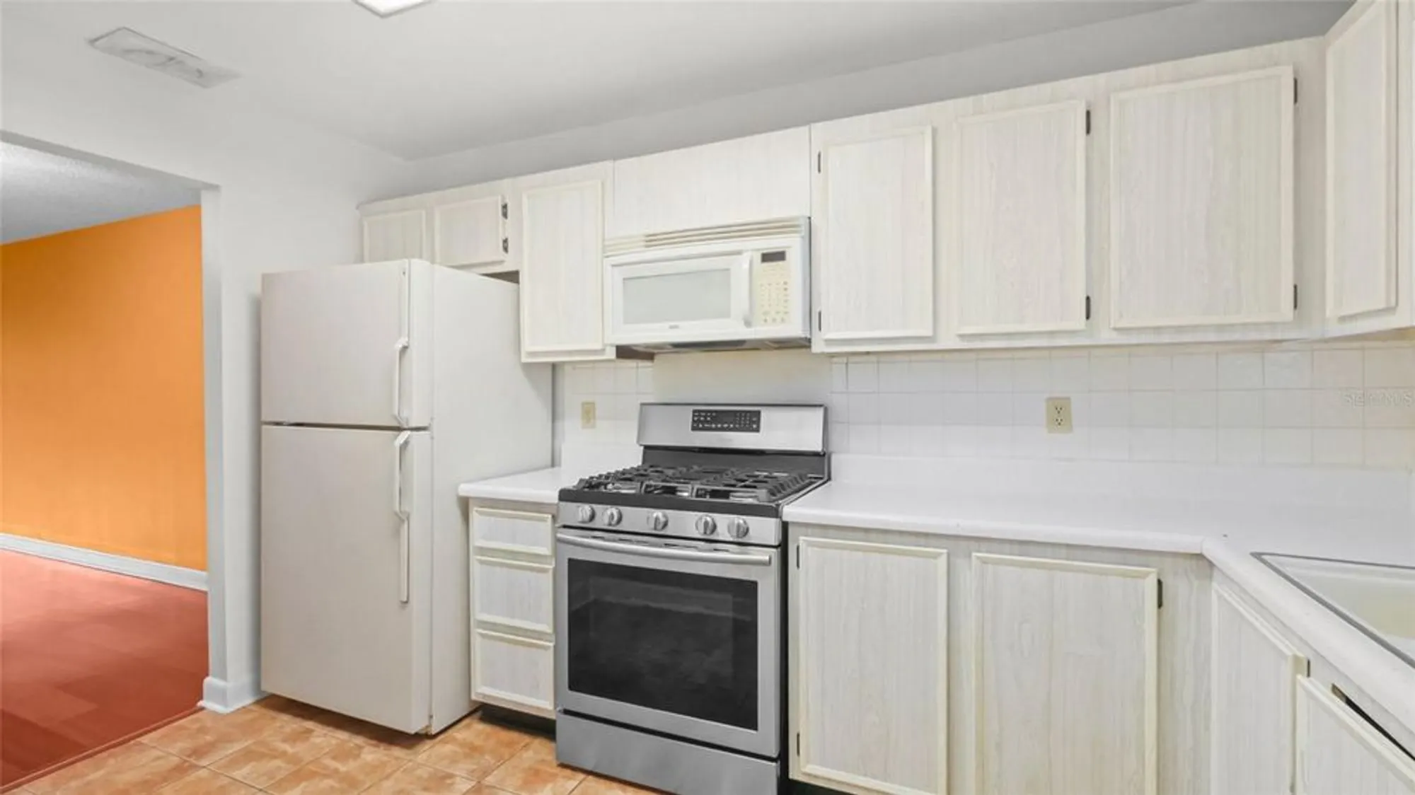 Property Slideshow image 11 of 32 | 6070 80th st n unit 109, St Petersburg, FL, 33709