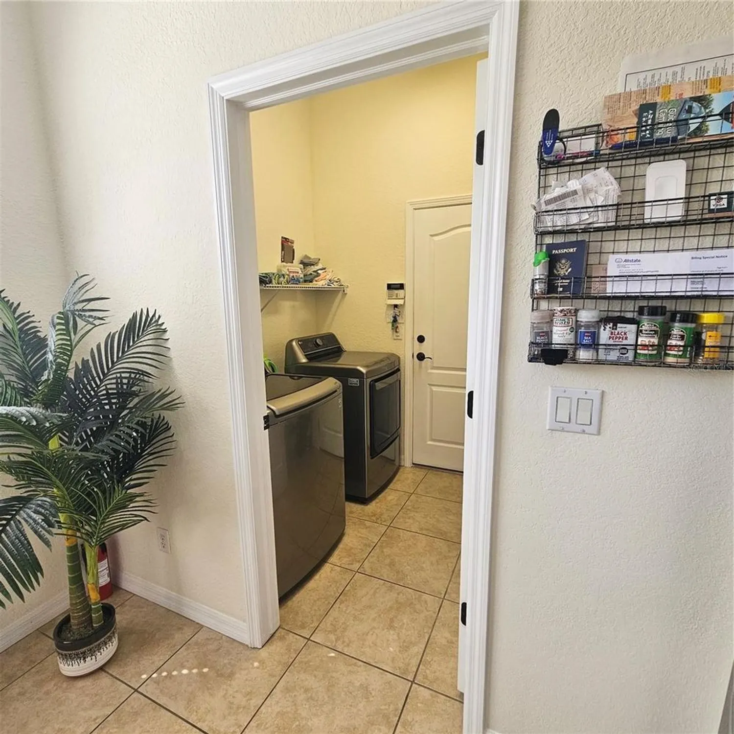 Property Slideshow image 14 of 44 | 920 regal manor way, Sun City Center, FL, 33573