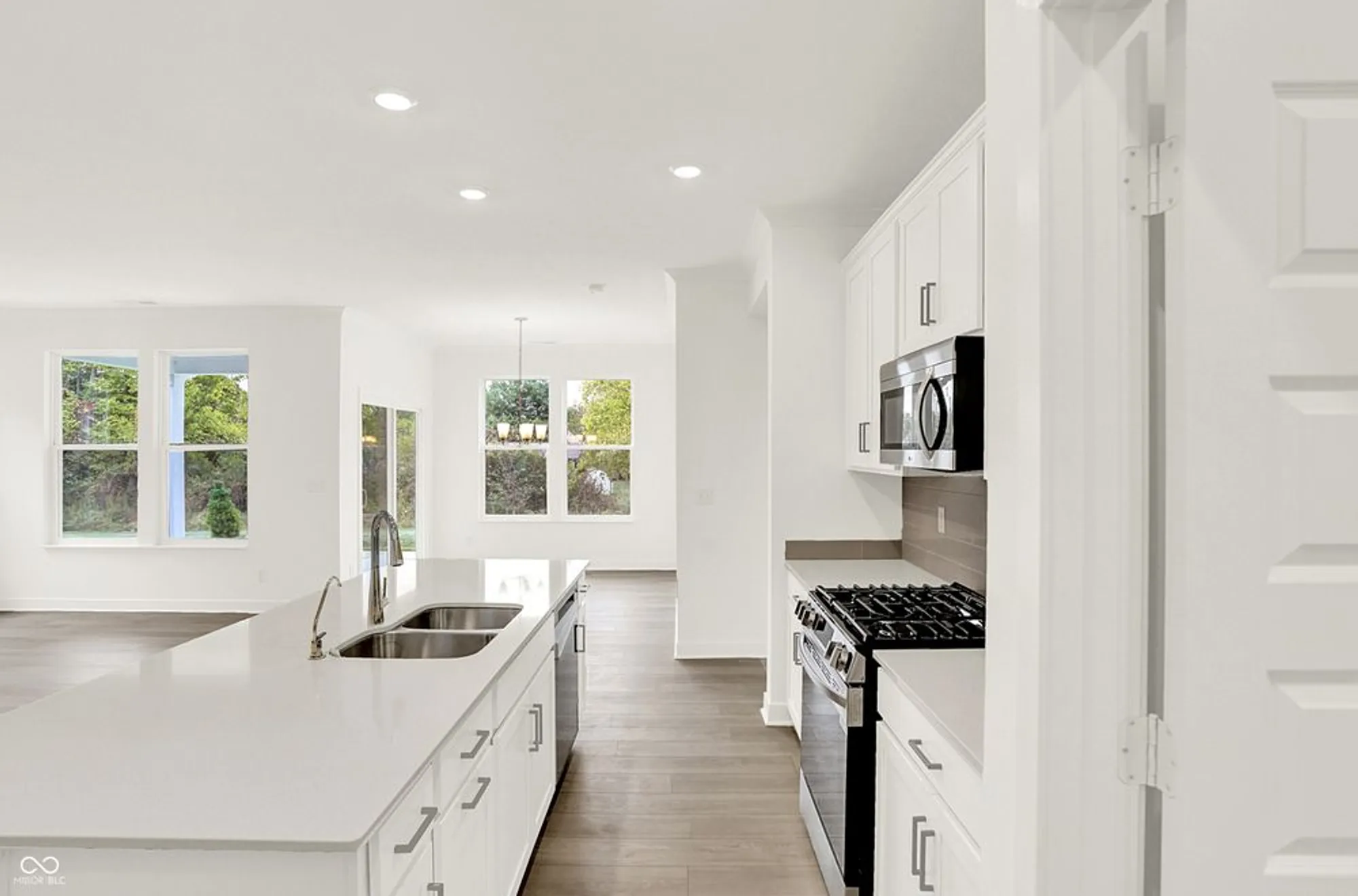 Property Slideshow image 15 of 37 | 5351 nettleton way, Avon, IN, 46123