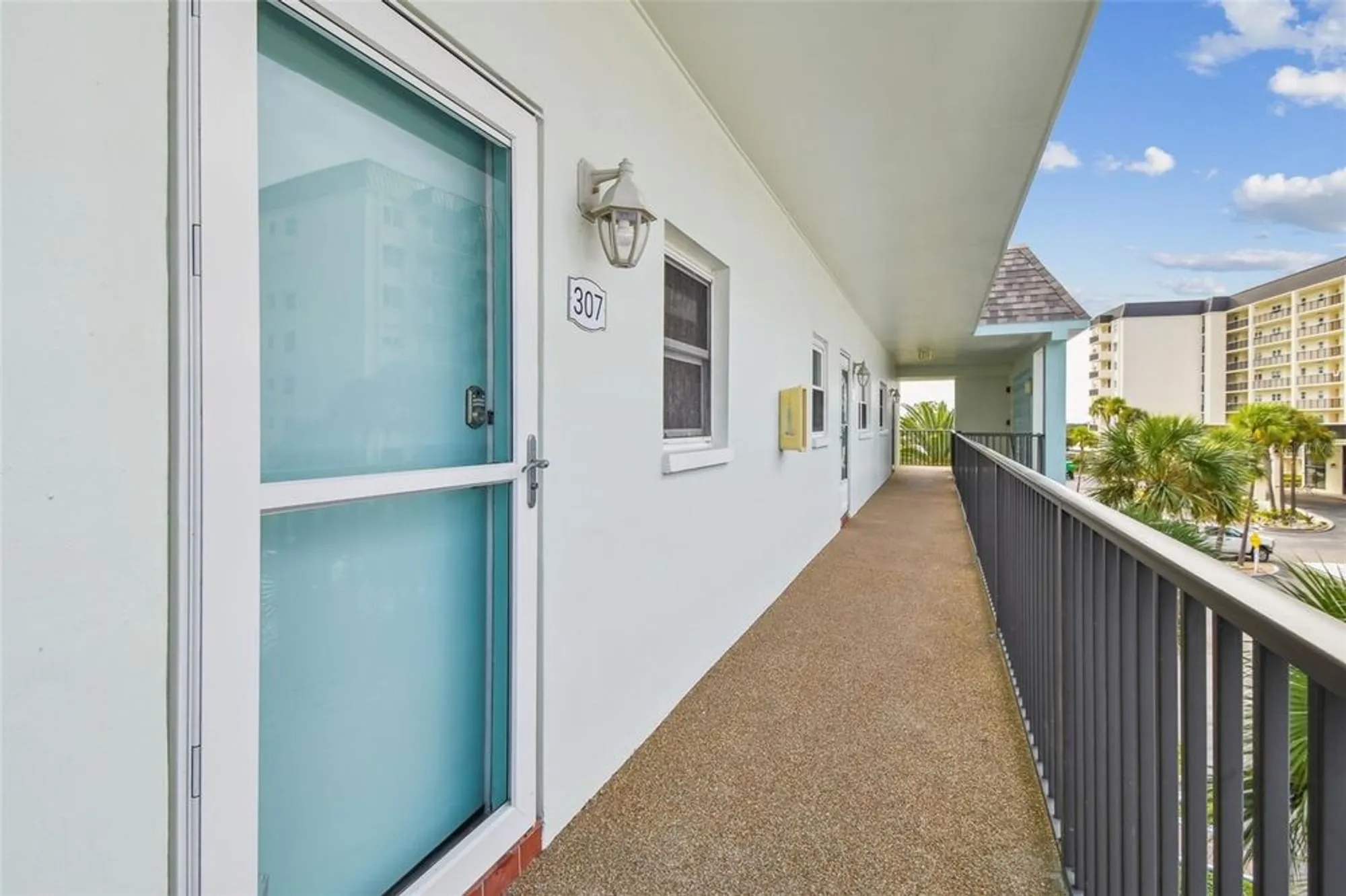 Property Slideshow image 3 of 59 | 8 glencoe pl 307, Dunedin, FL, 34698