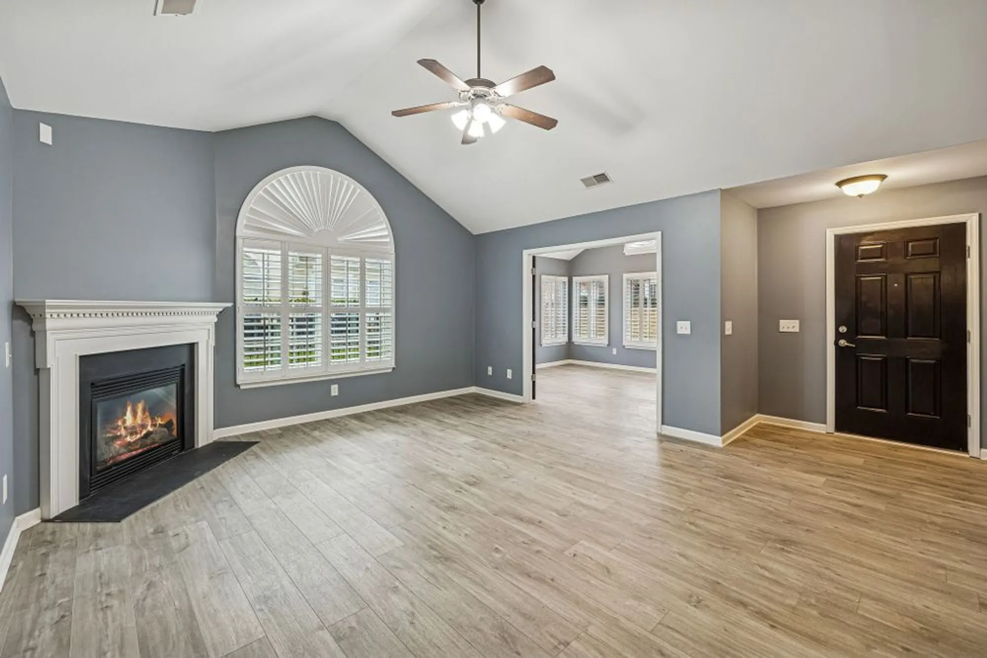 Property Slideshow image 5 of 39 | 825 s browns ln 2102, Gallatin, TN, 37066