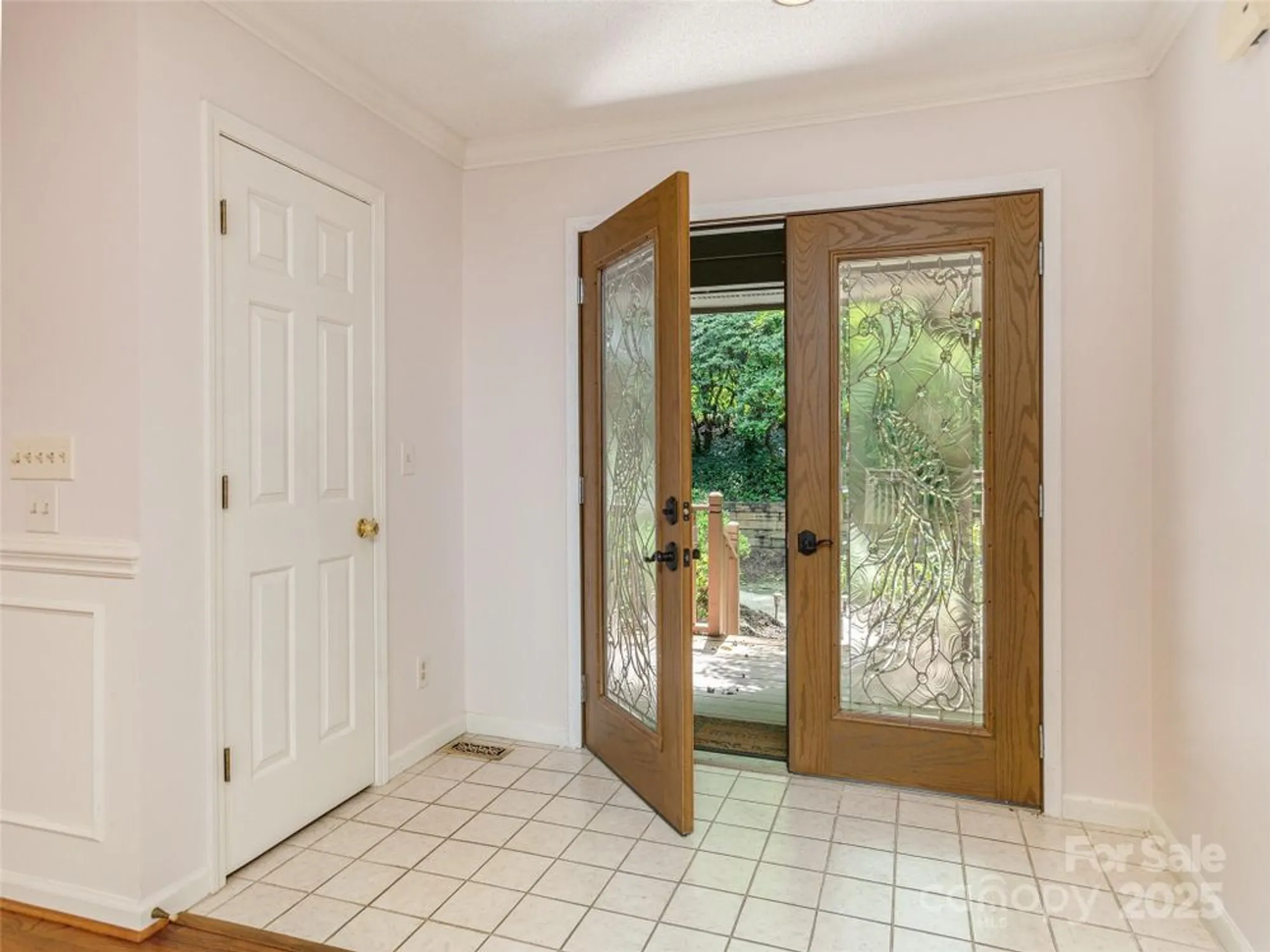 Property Slideshow image 4 of 35 | 204 greenleaf dr, Flat Rock, NC, 28731