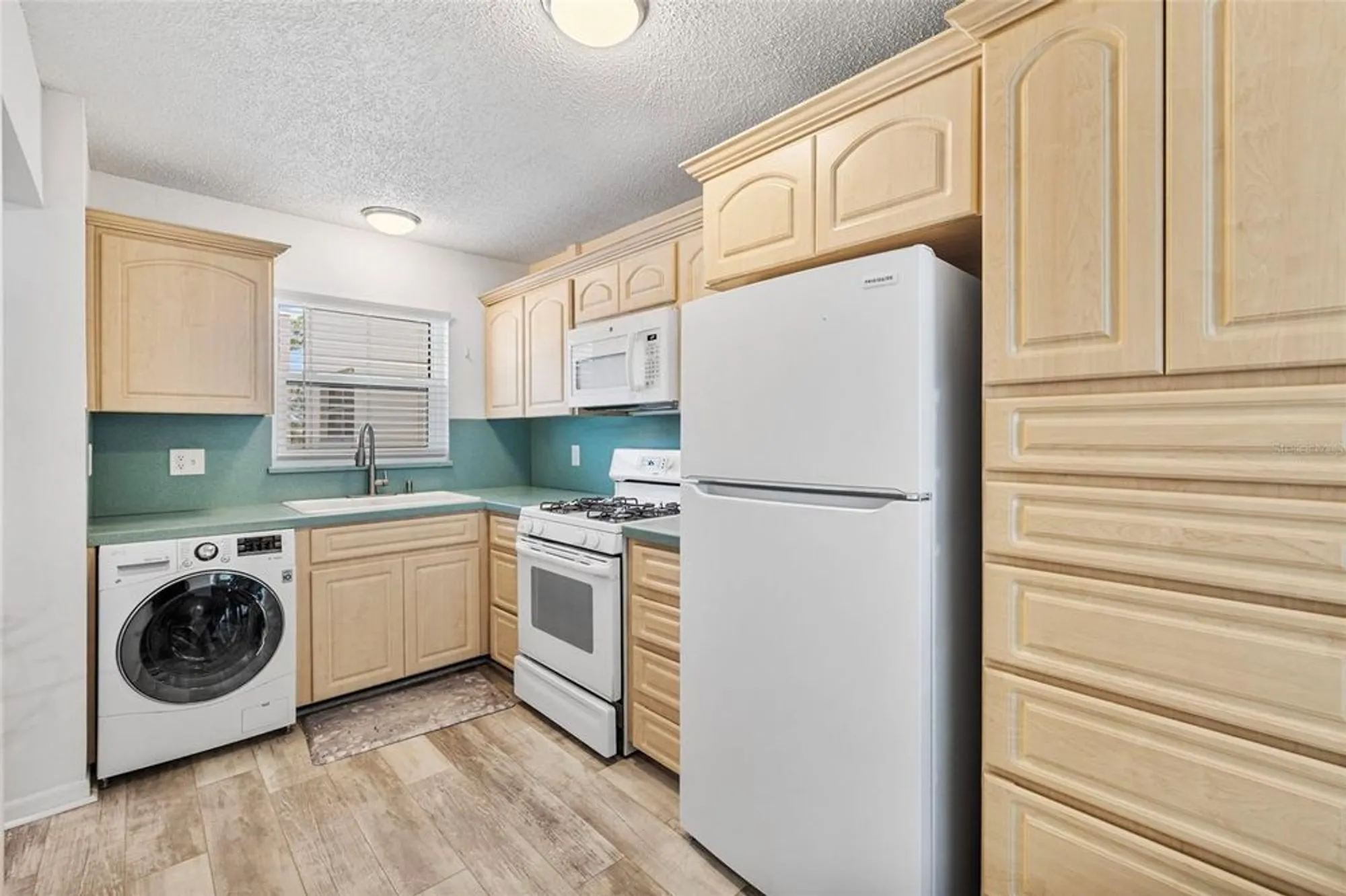 Property Slideshow image 5 of 22 | 5603 80th st n unit 202, Saint Petersburg, FL, 33709