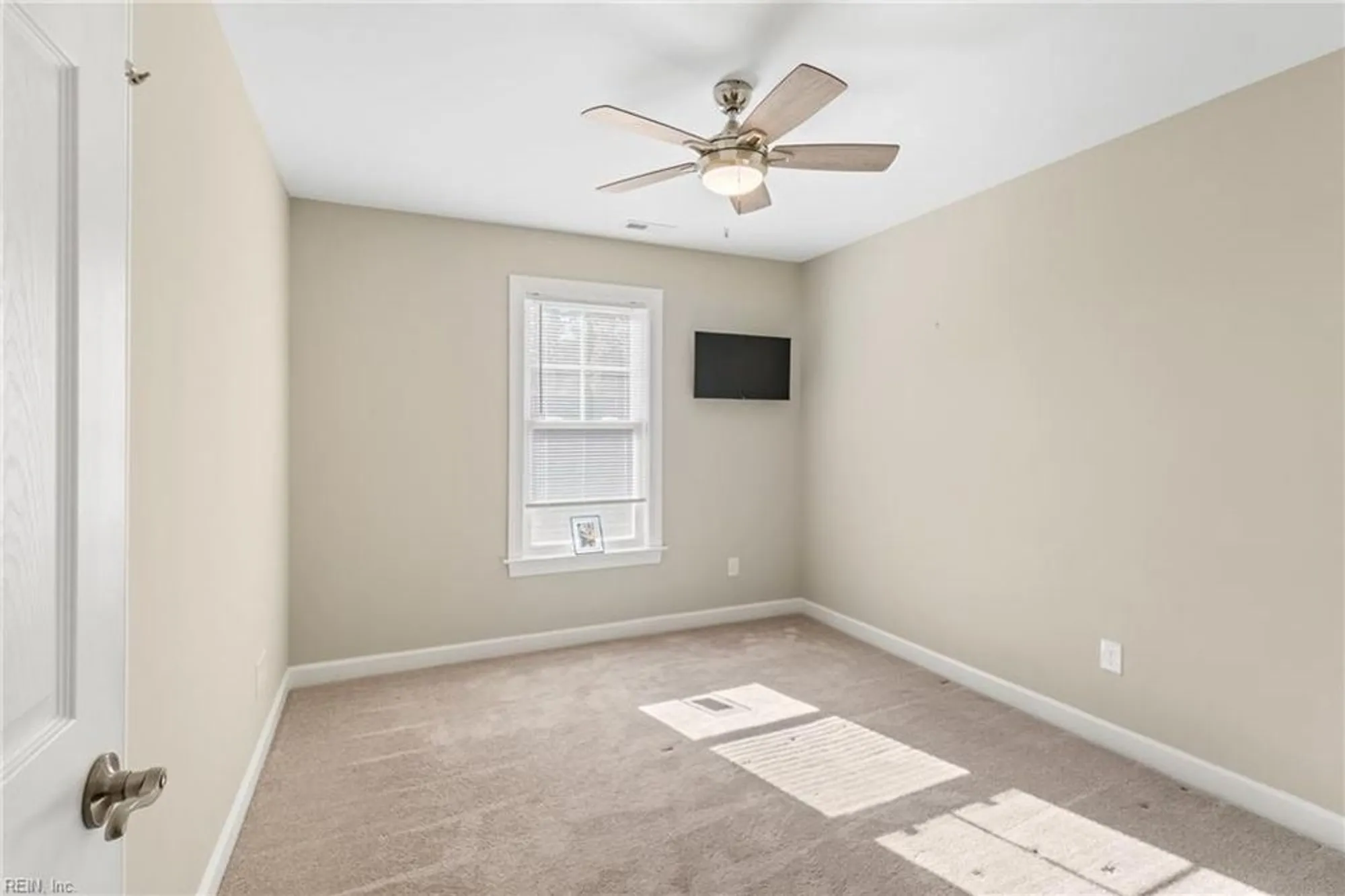 Property Slideshow image 20 of 26 | 1022 holmes ct, Williamsburg, VA, 23188