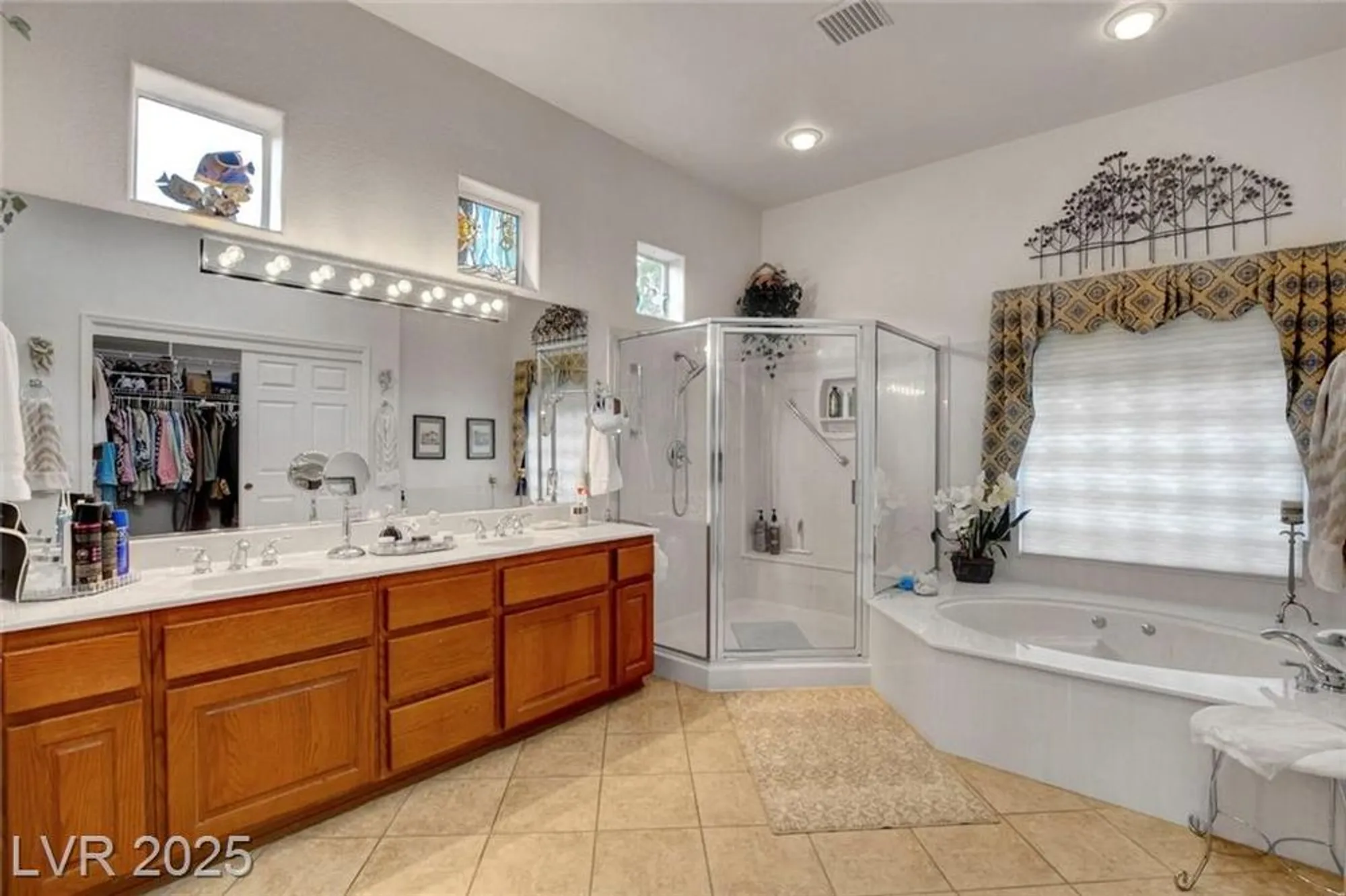 Property Slideshow image 8 of 29 | 3001 swan hill dr, Las Vegas, NV, 89134