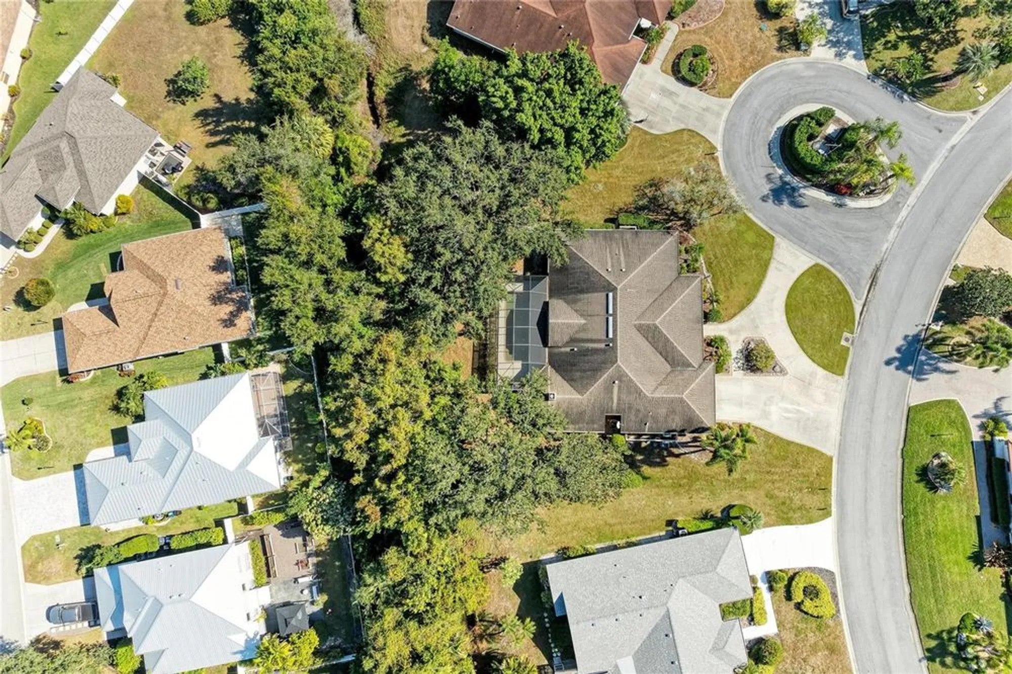 Property Slideshow image 4 of 83 | 5668 country lakes dr, Sarasota, FL, 34243